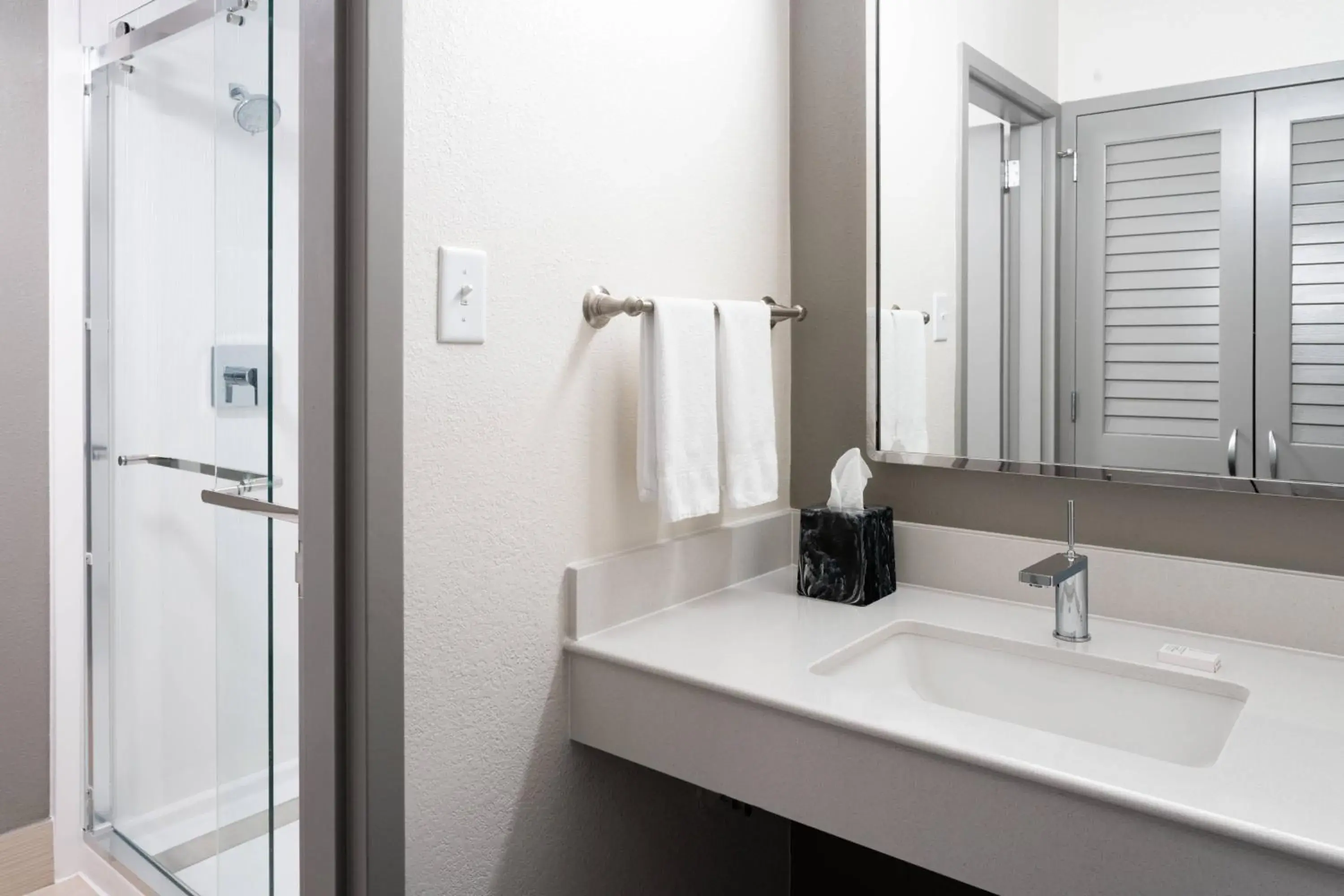 Queen Room with Two Queen Beds - Hearing Accessible in Courtyard Tampa Westshore/Airport Queen Room with Two Queen Beds - Hearing Accessible in Courtyard Tampa Westshore/Airport