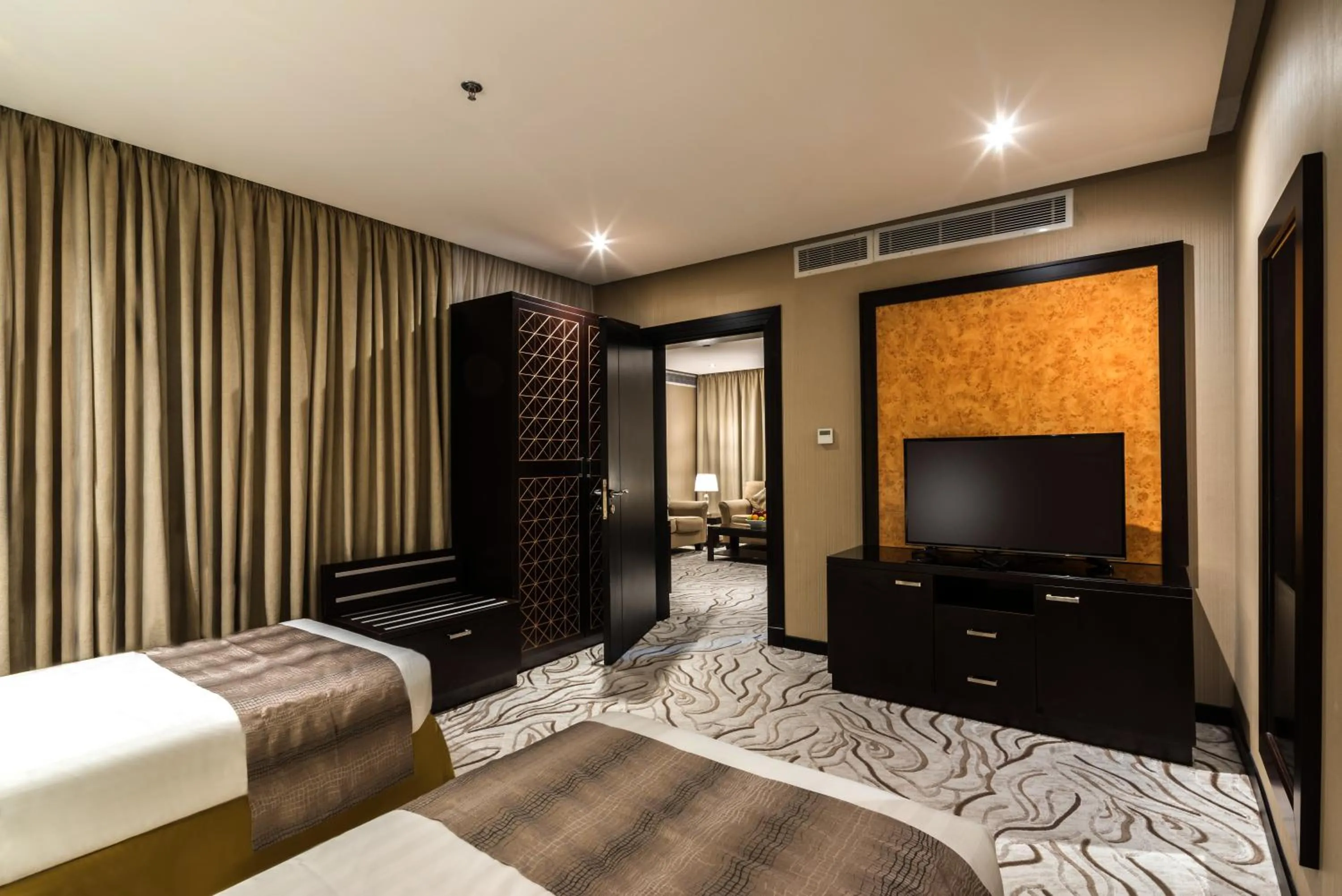 Photo of the whole room, Bed in Naviti Warwick Al Khobar