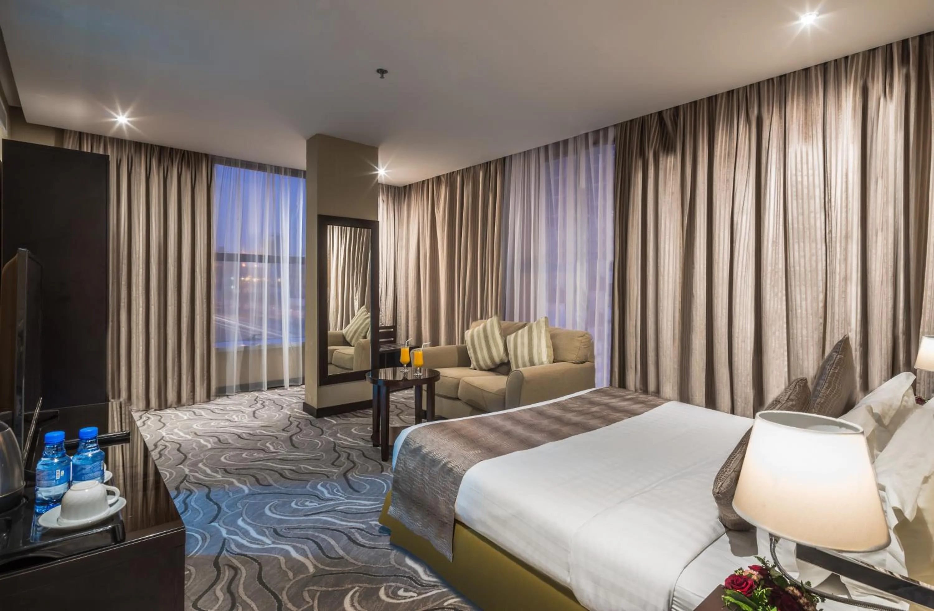 Photo of the whole room, Bed in Naviti Warwick Al Khobar