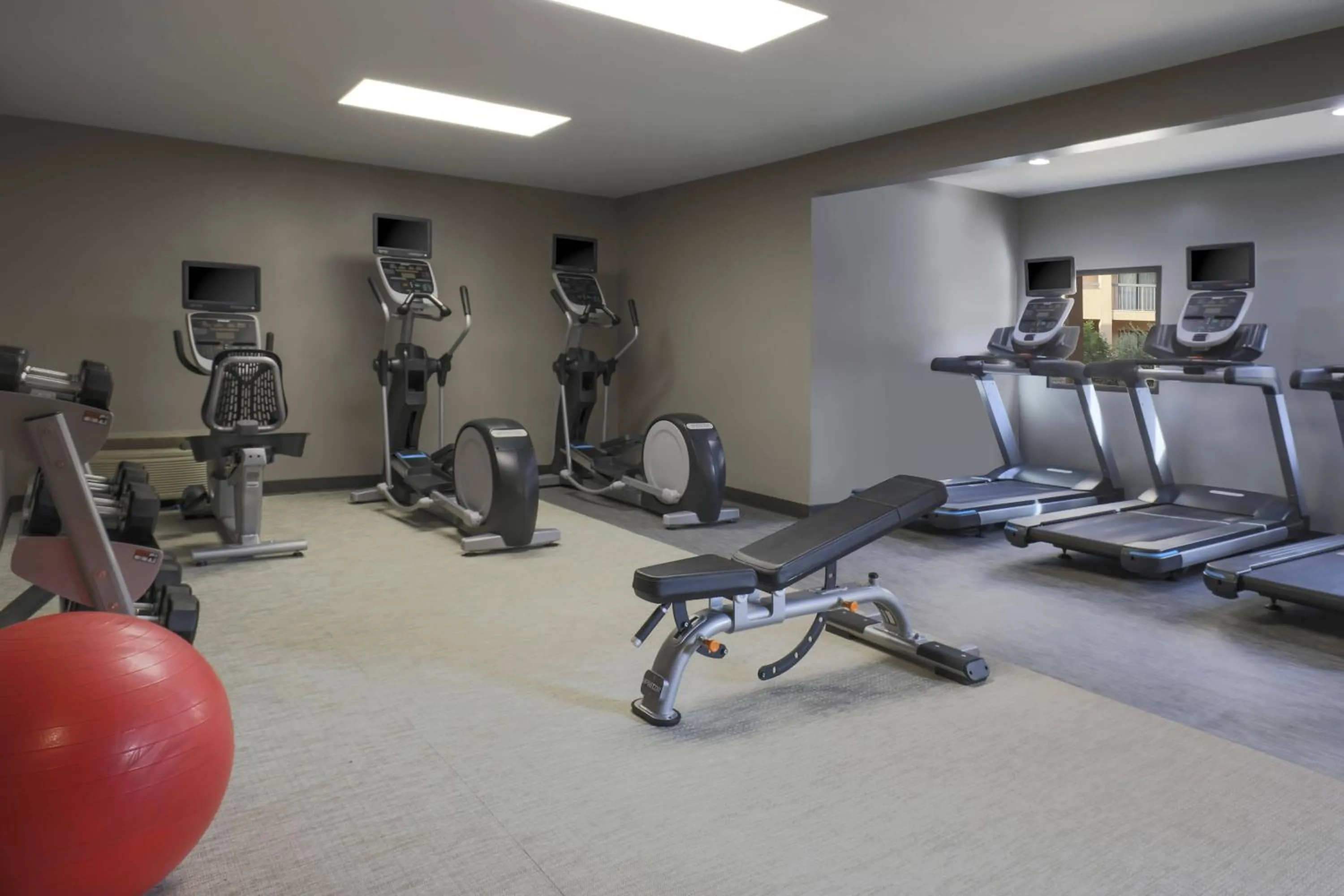 Fitness centre/facilities in Courtyard Tucson Airport
