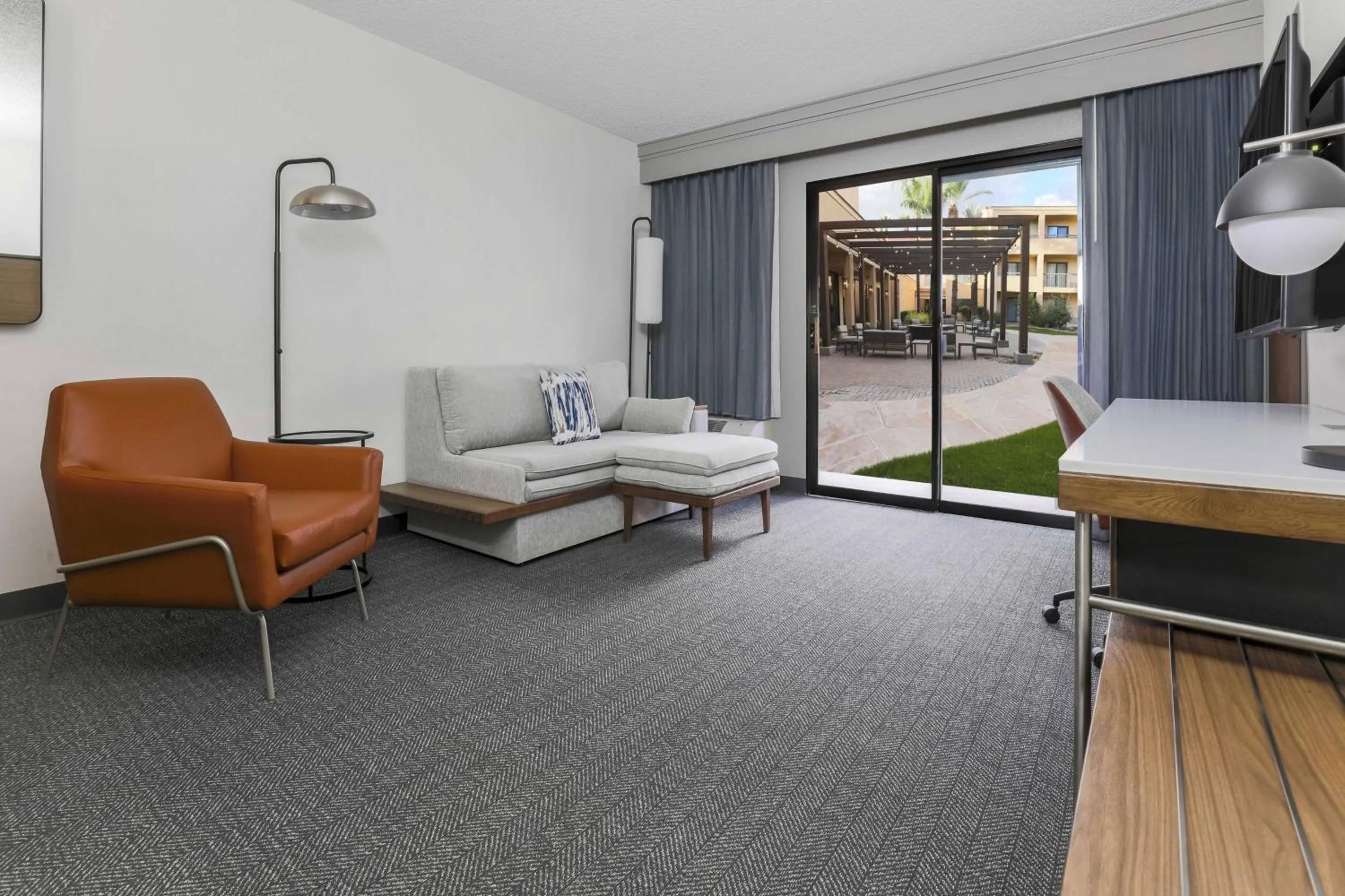 Photo of the whole room in Courtyard Tucson Airport