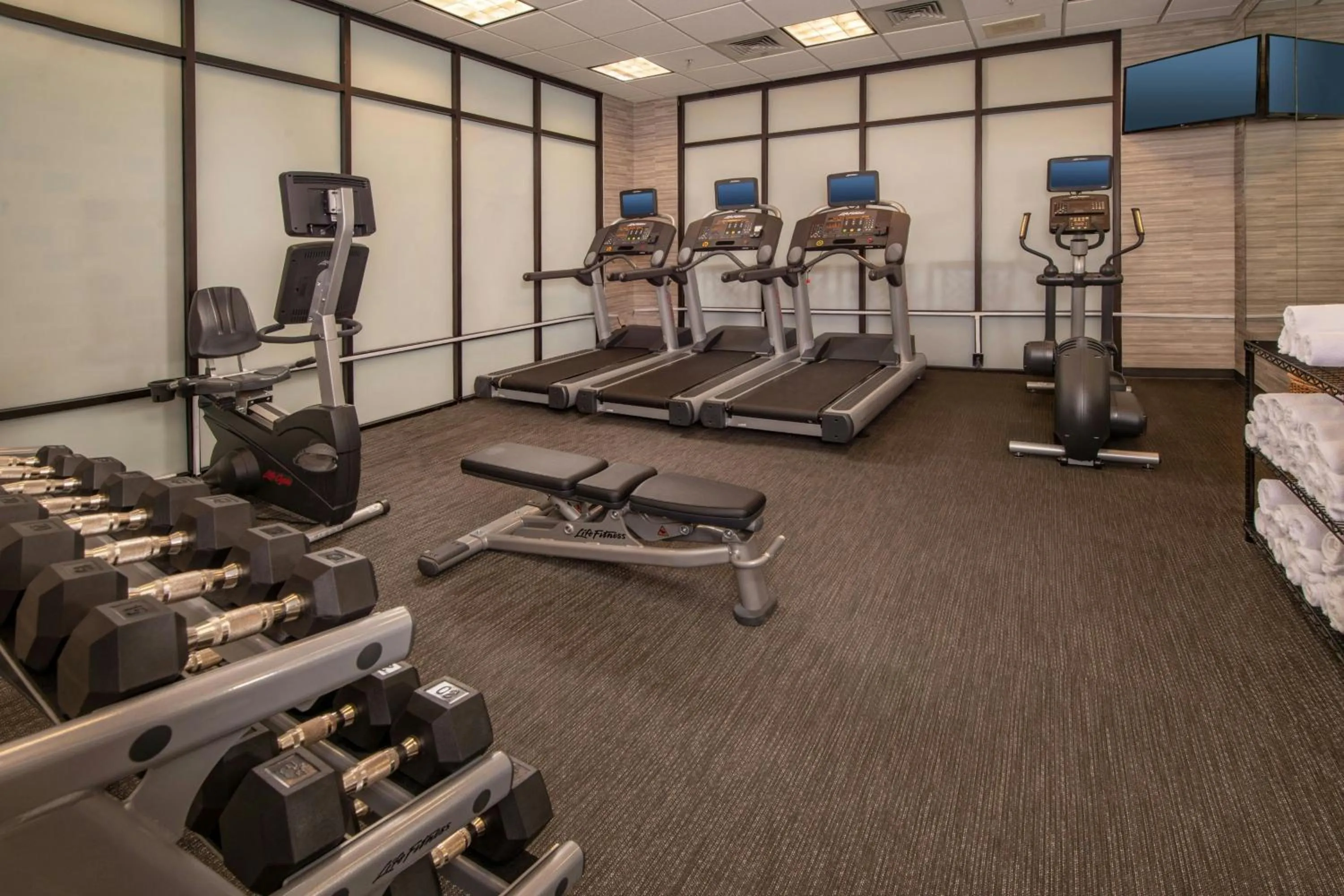 Fitness centre/facilities in Courtyard by Marriott Gaithersburg Washingtonian Center