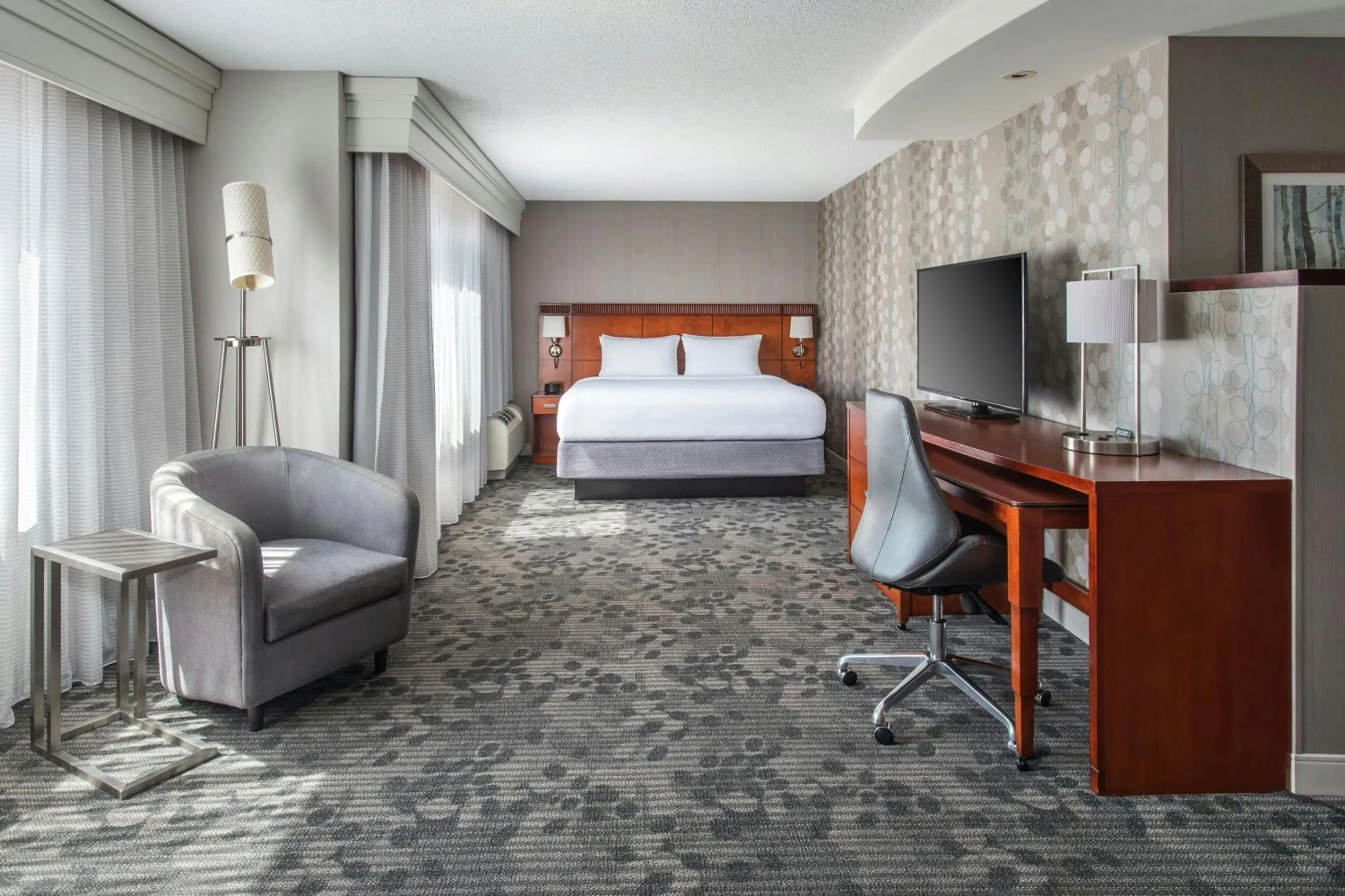 Photo of the whole room, Bed in Courtyard by Marriott Gaithersburg Washingtonian Center