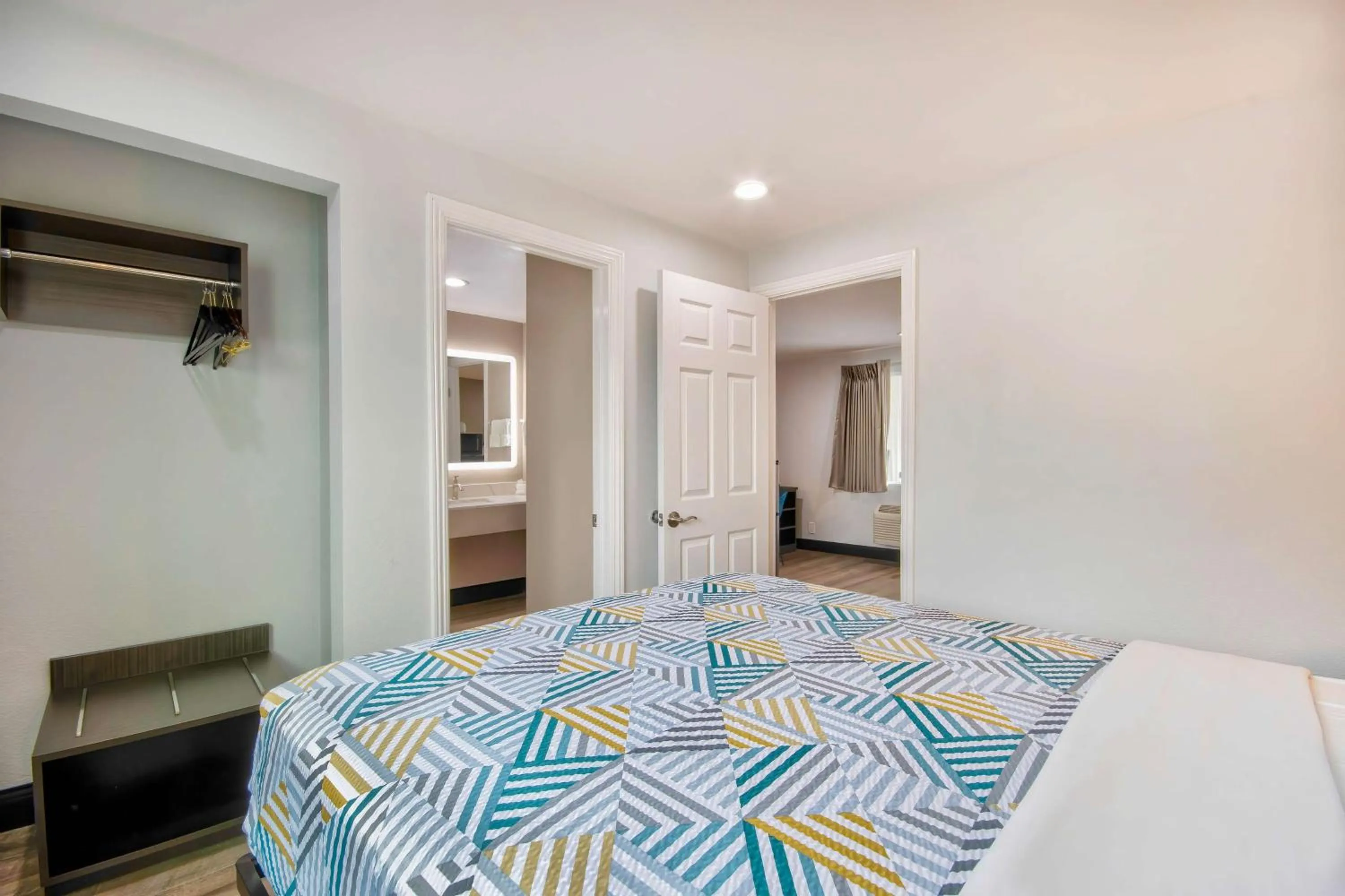 Bedroom, Bed in Studio 6 Eureka CA Old Town