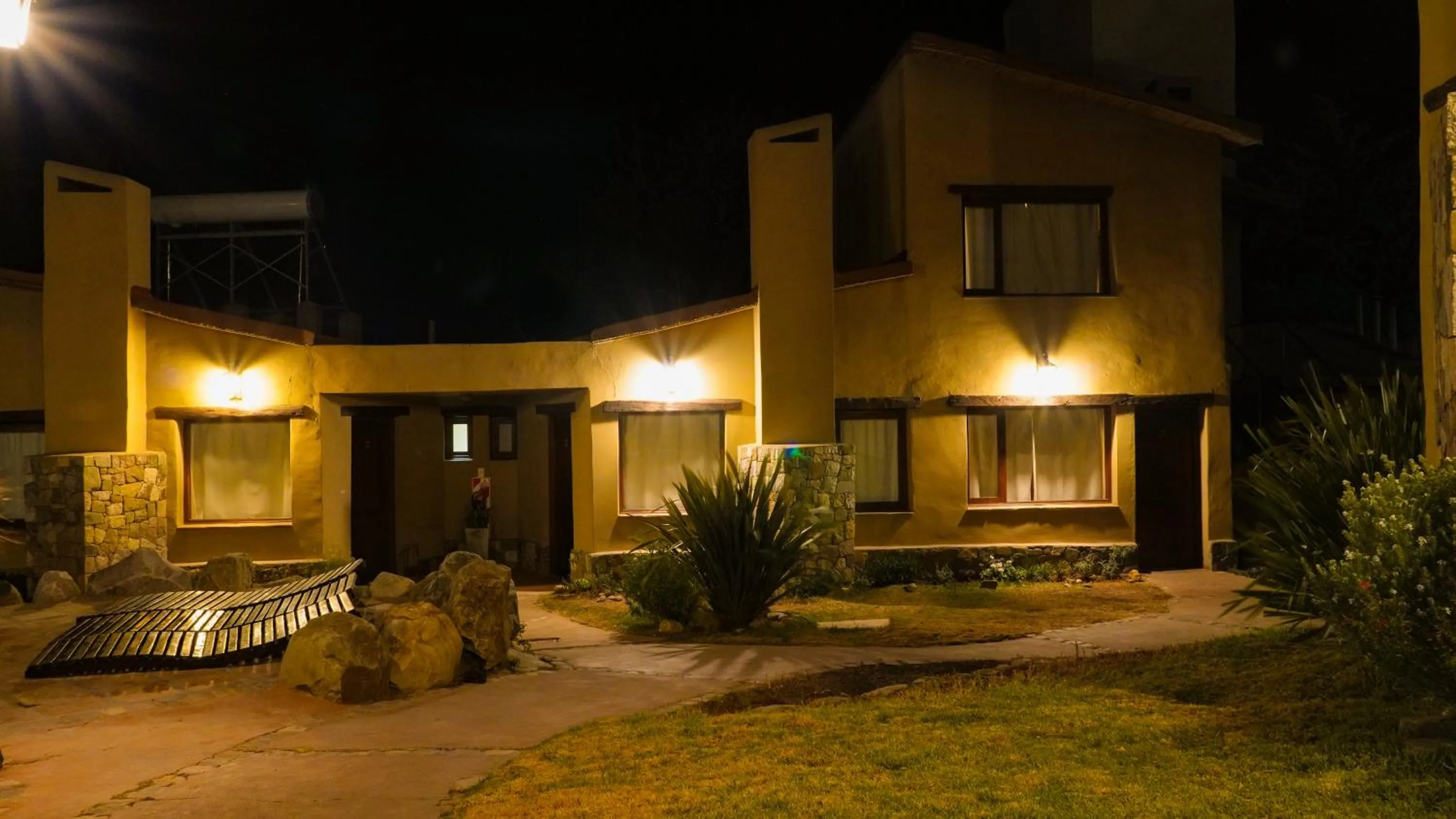 Property building in Hotel El Reposo Del Diablo