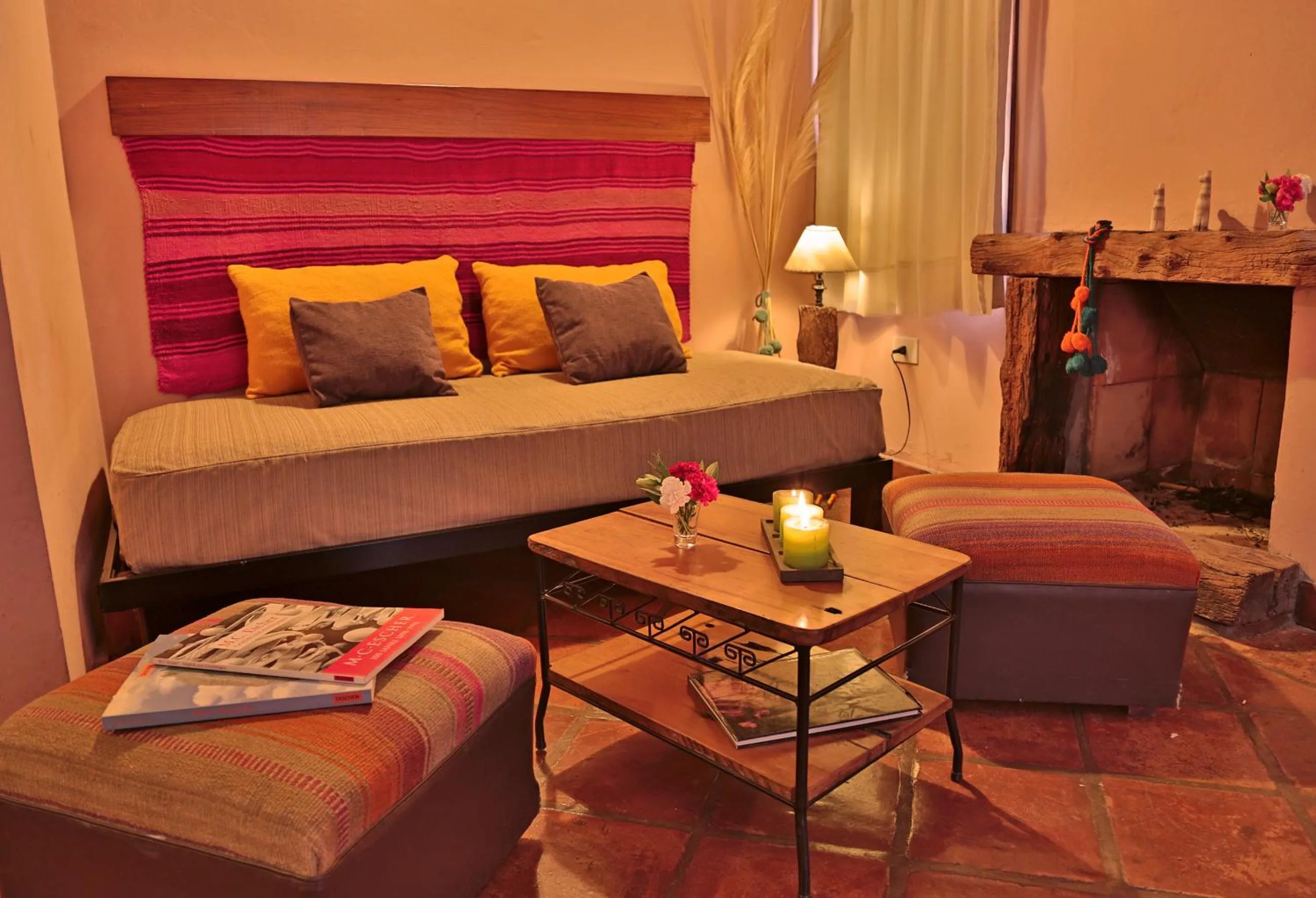 Living room, Bed in Hotel El Reposo Del Diablo