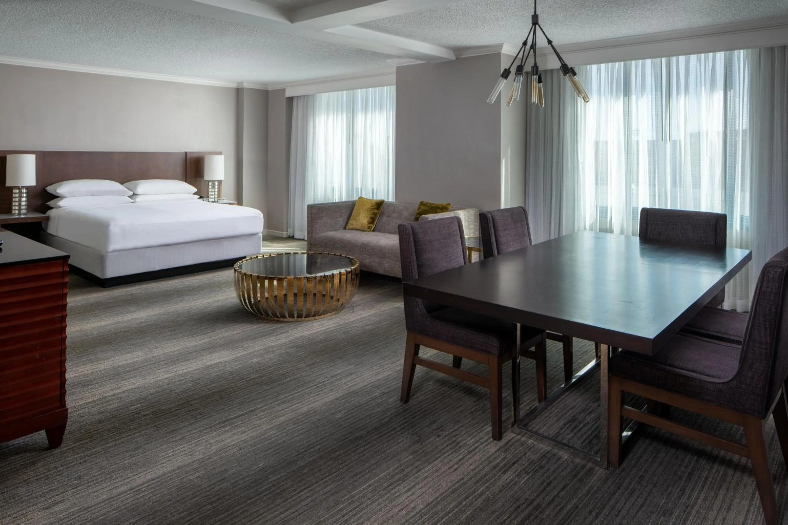 Photo of the whole room, Bed in Falls Church Marriott Fairview Park