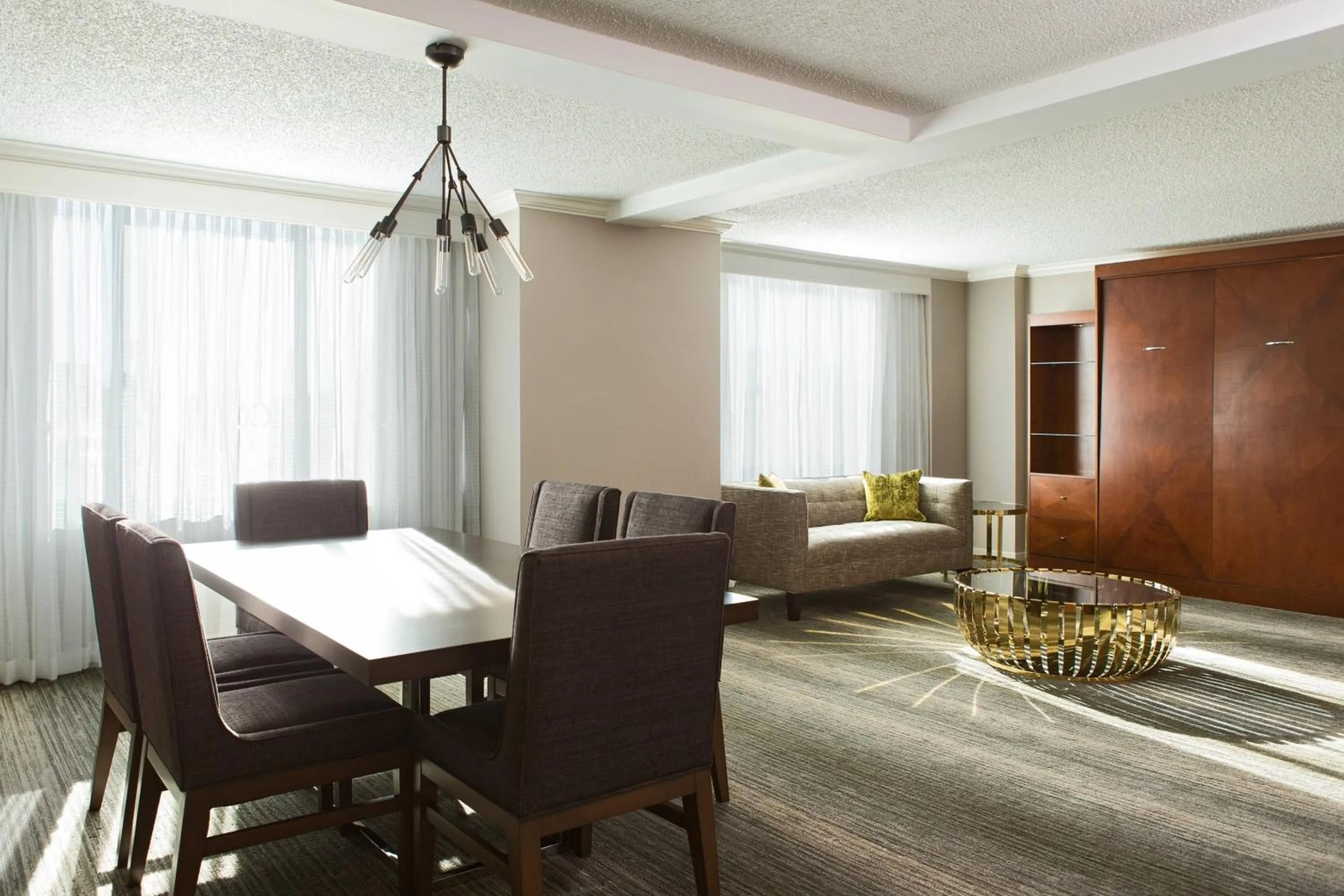 Photo of the whole room in Falls Church Marriott Fairview Park