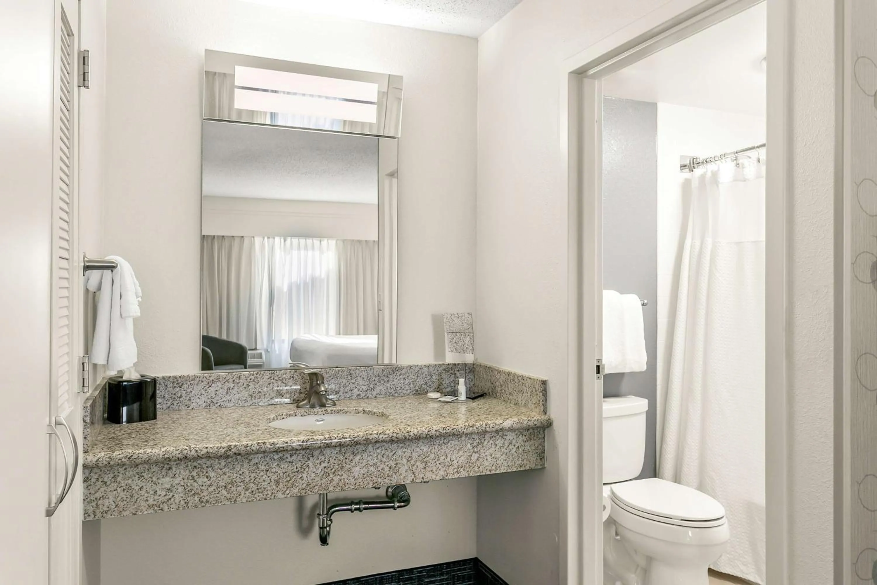 Bathroom in Sonesta Select Greenbelt College Park