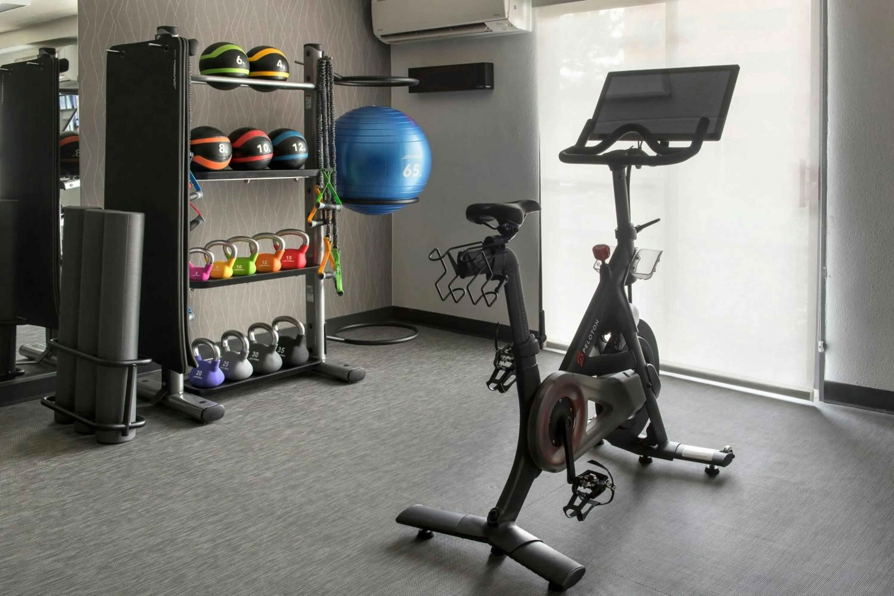 Fitness centre/facilities in Courtyard by Marriott New Carrollton Landover