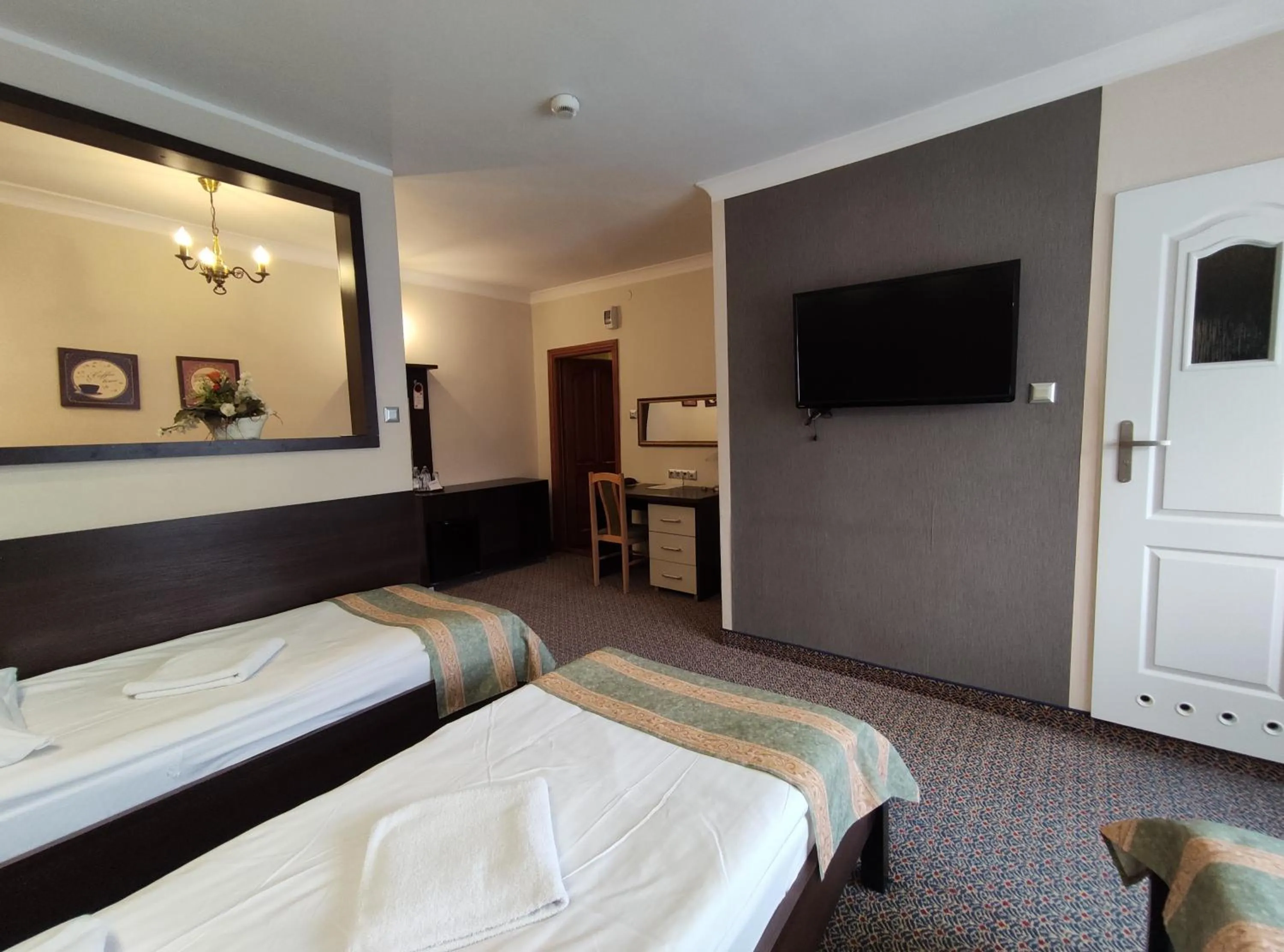 TV and multimedia, Bed in Hotel Atena