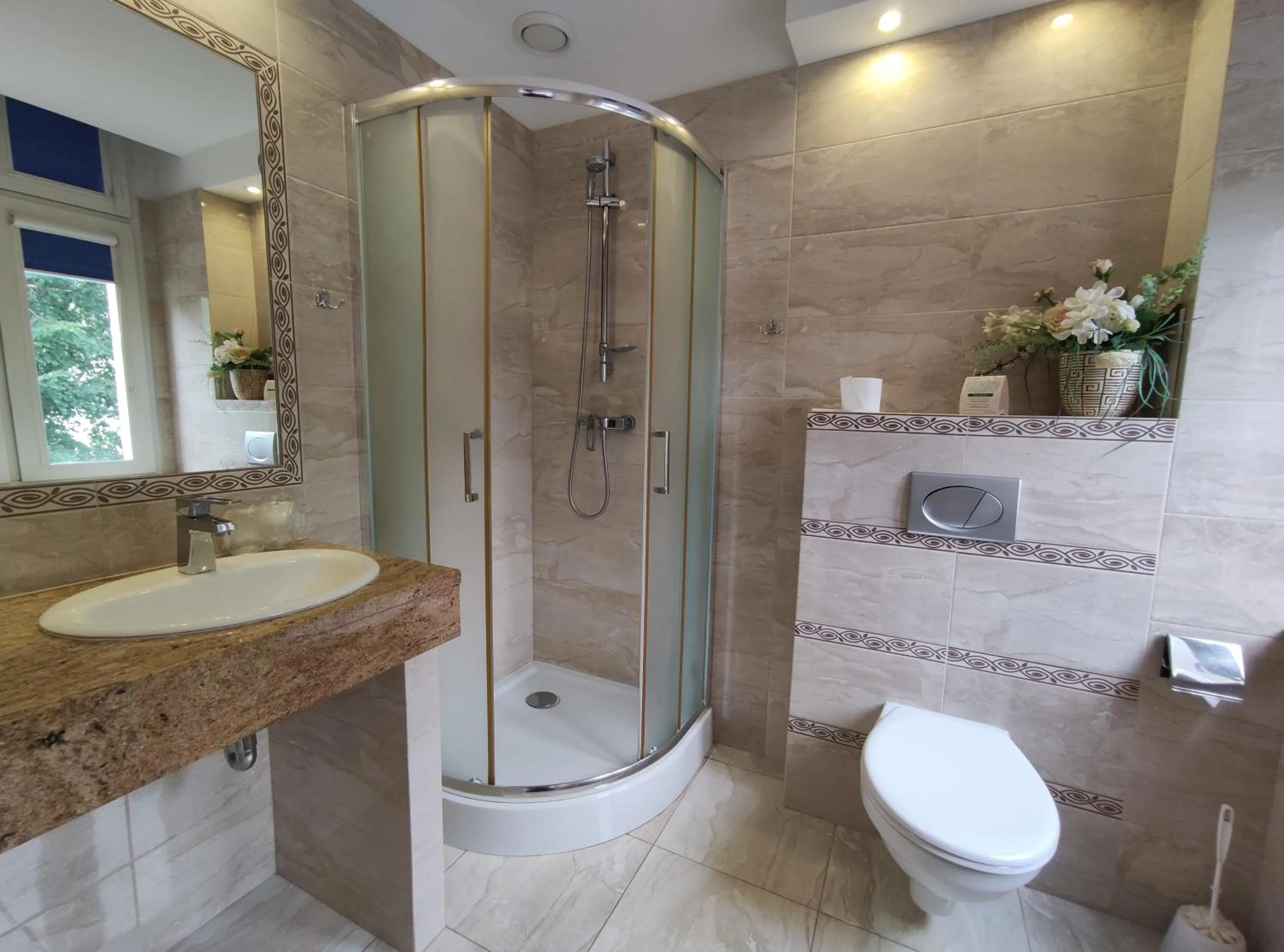 Shower in Hotel Atena