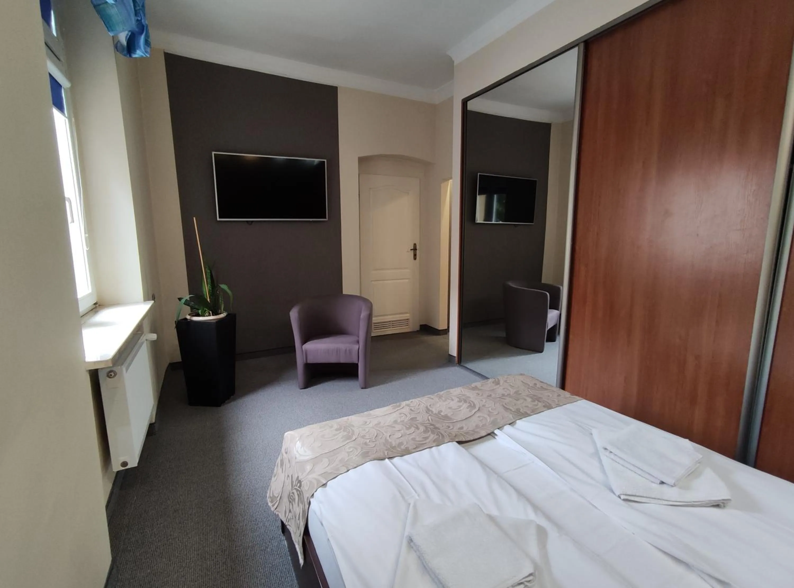 TV and multimedia, Bed in Hotel Atena