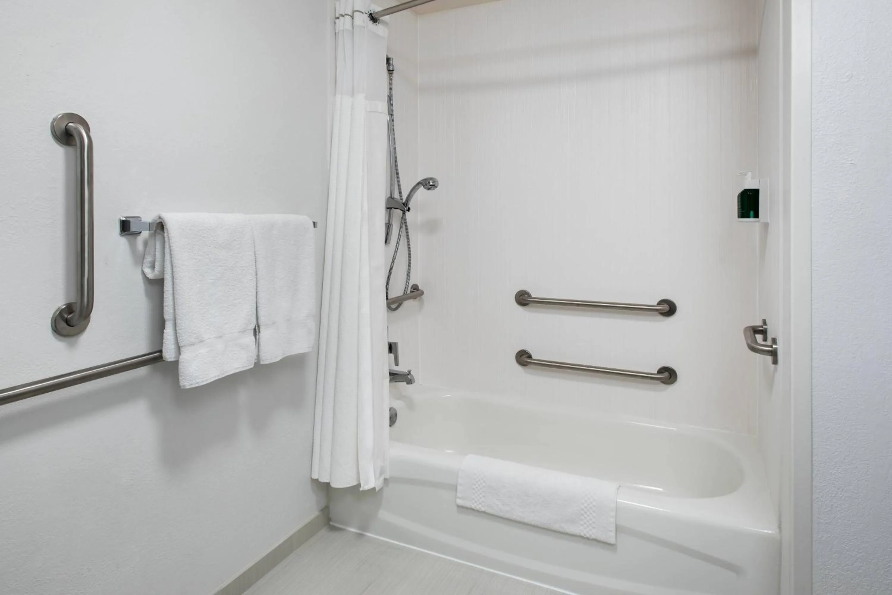 Bathroom in Courtyard by Marriott Rockville