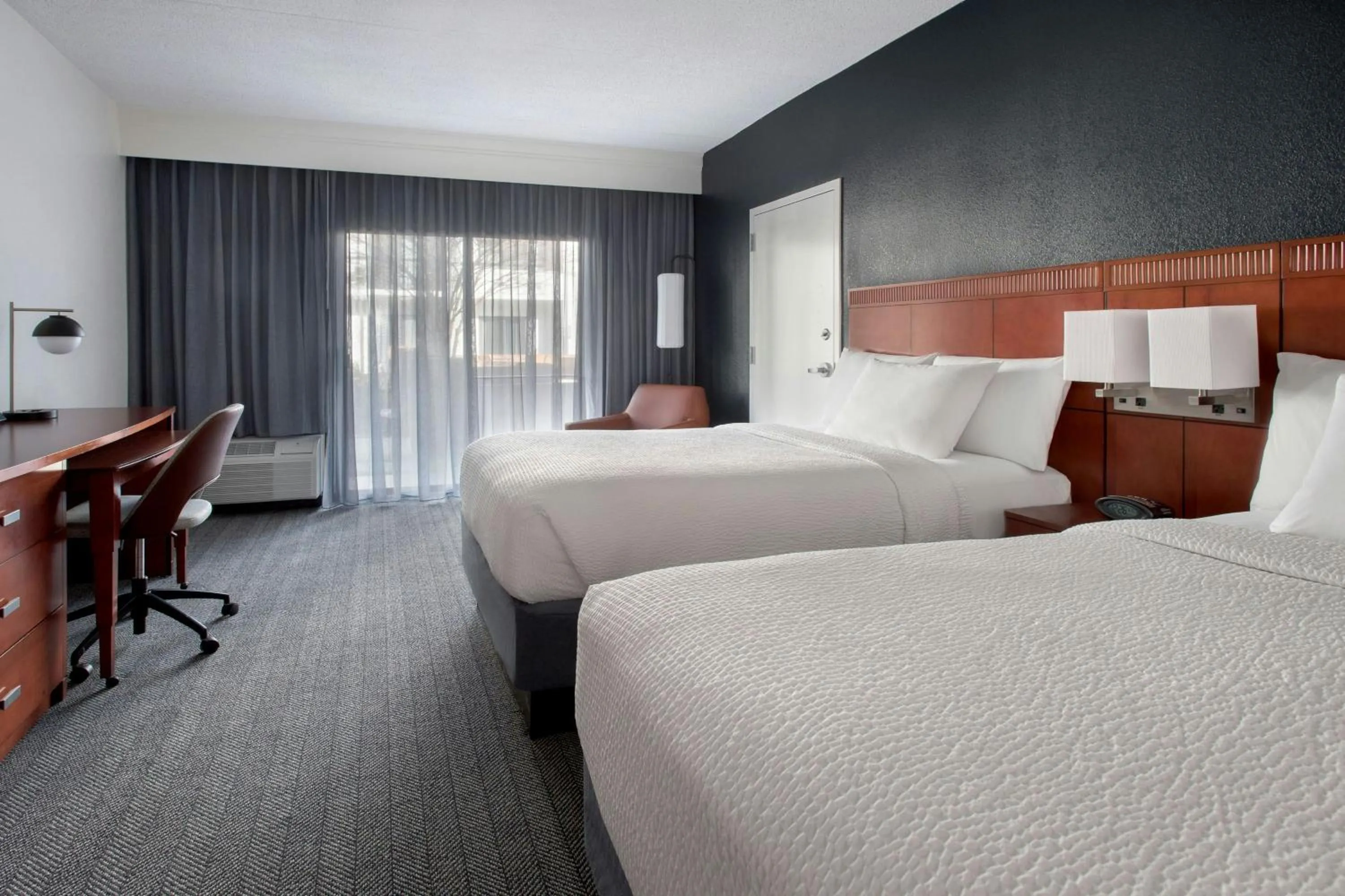 Photo of the whole room, Bed in Courtyard by Marriott Silver Spring North/White Oak