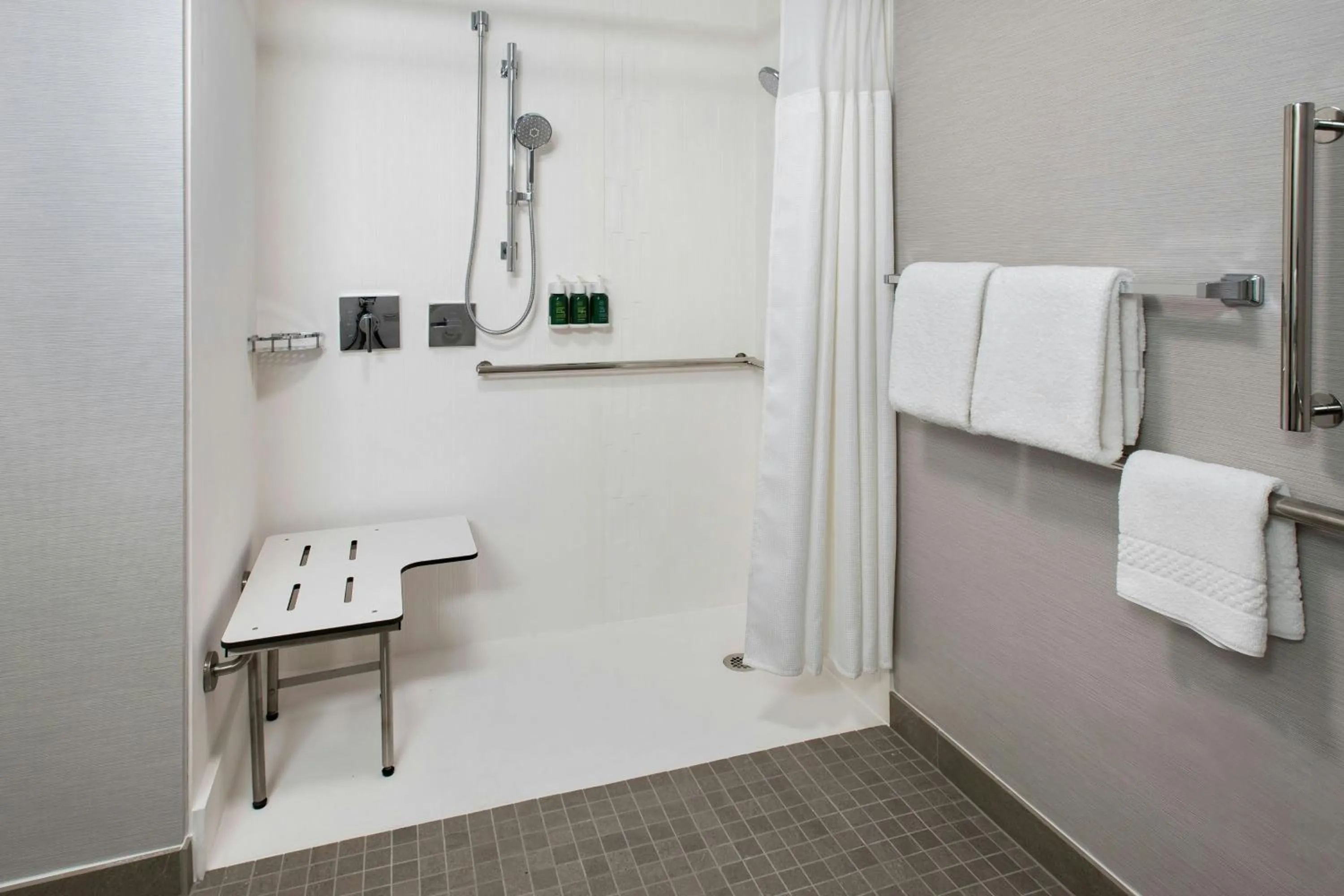 Bathroom in Courtyard by Marriott Silver Spring North/White Oak
