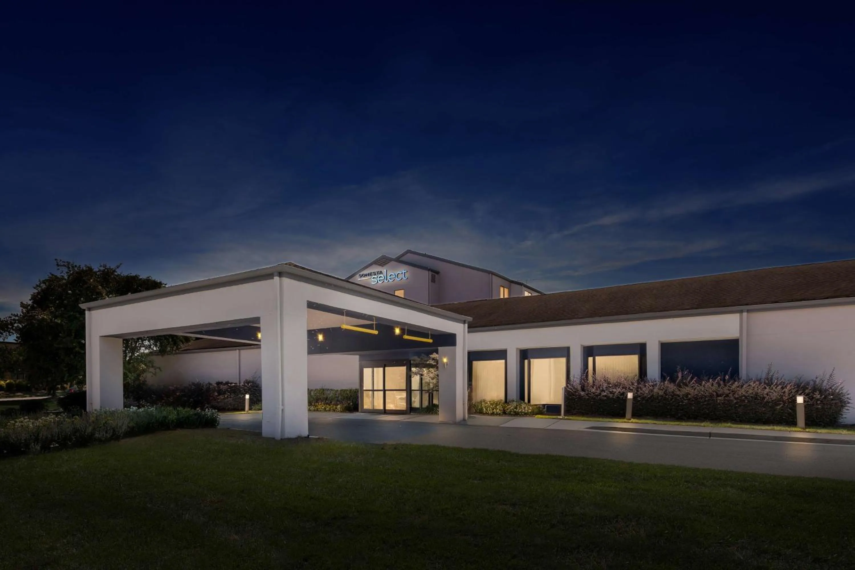 Property building in Sonesta Select Charlotte University Research Park