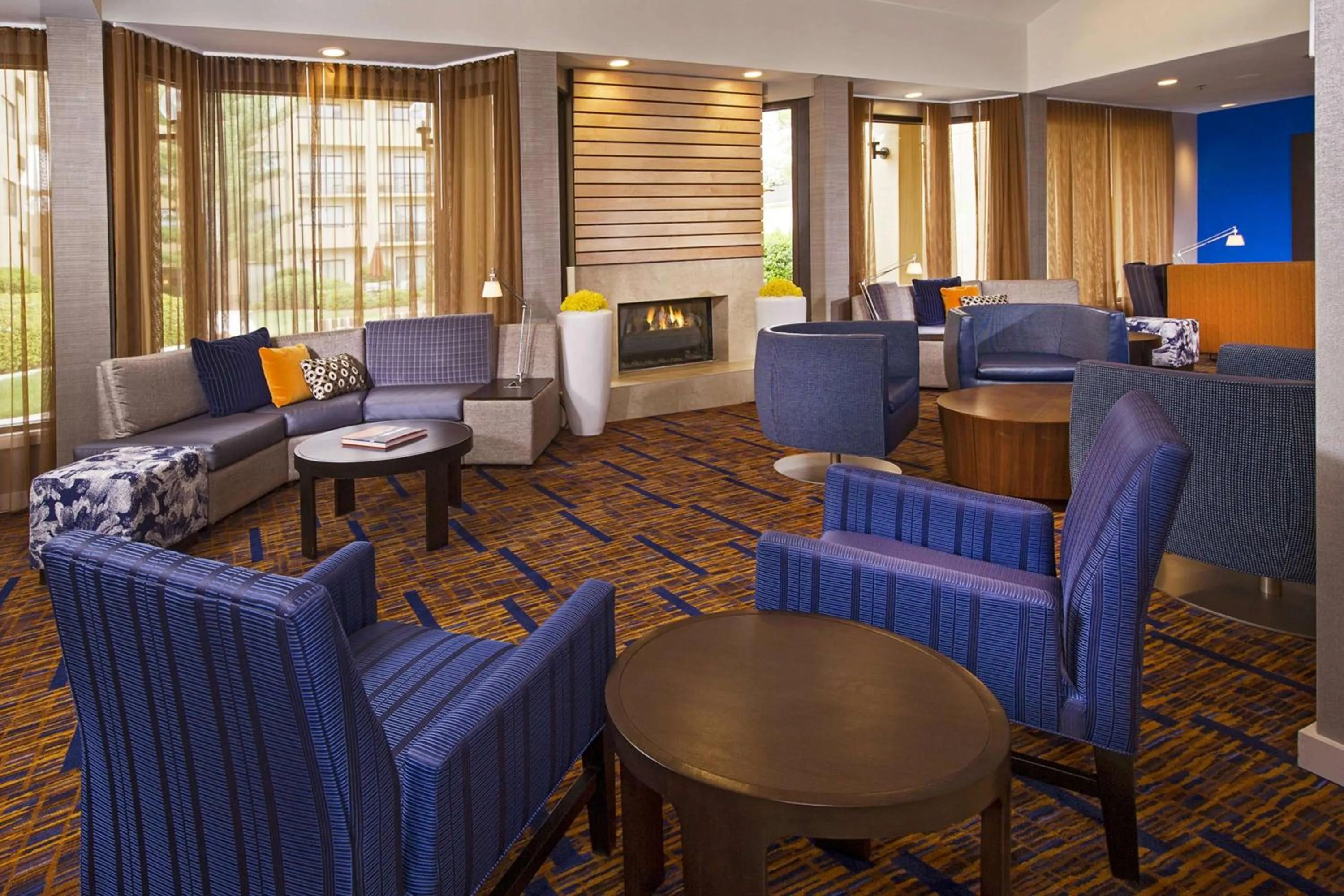 Lobby or reception in Sonesta Select Charlotte University Research Park