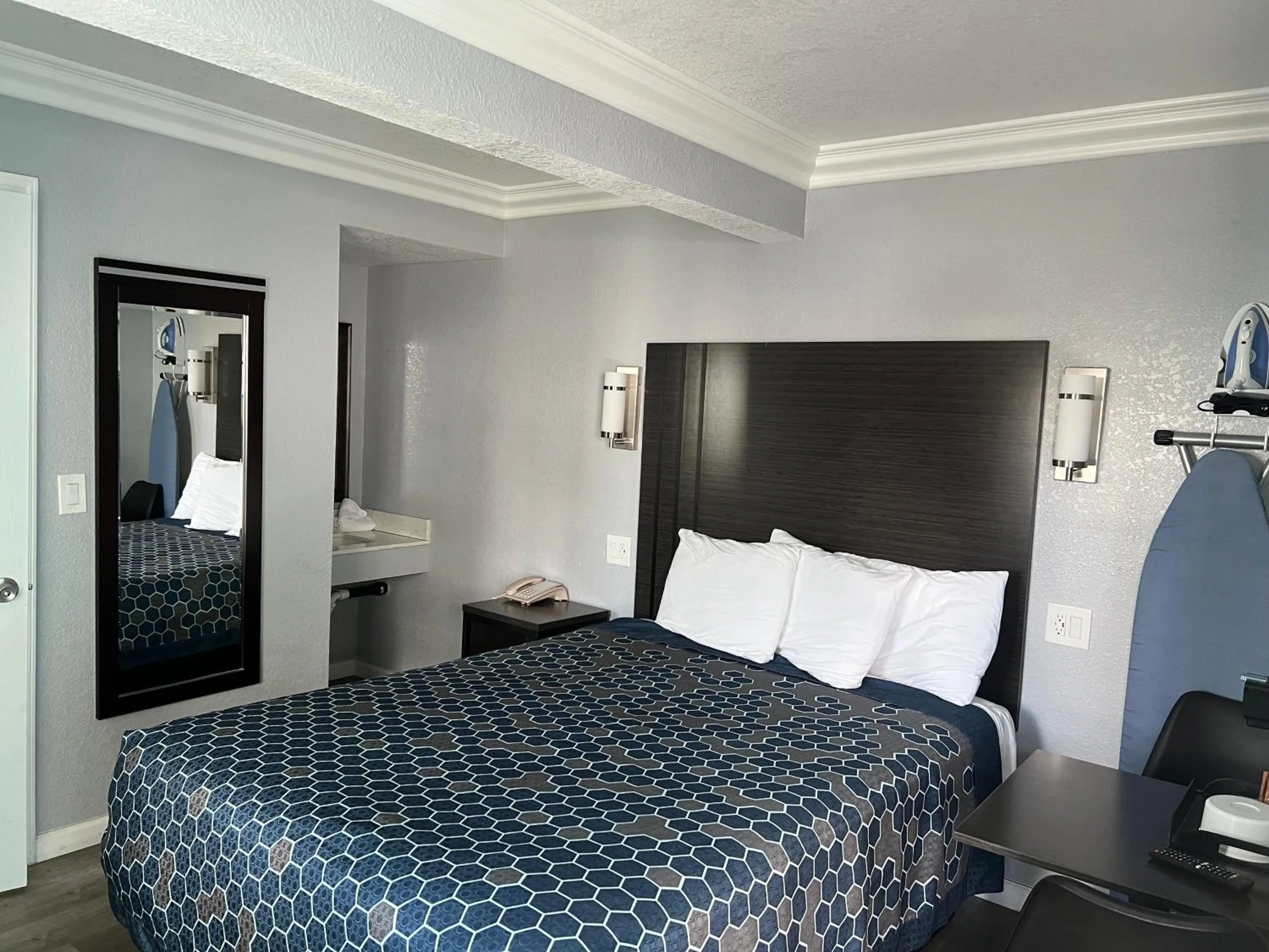 Bed in Sea Garden Inn