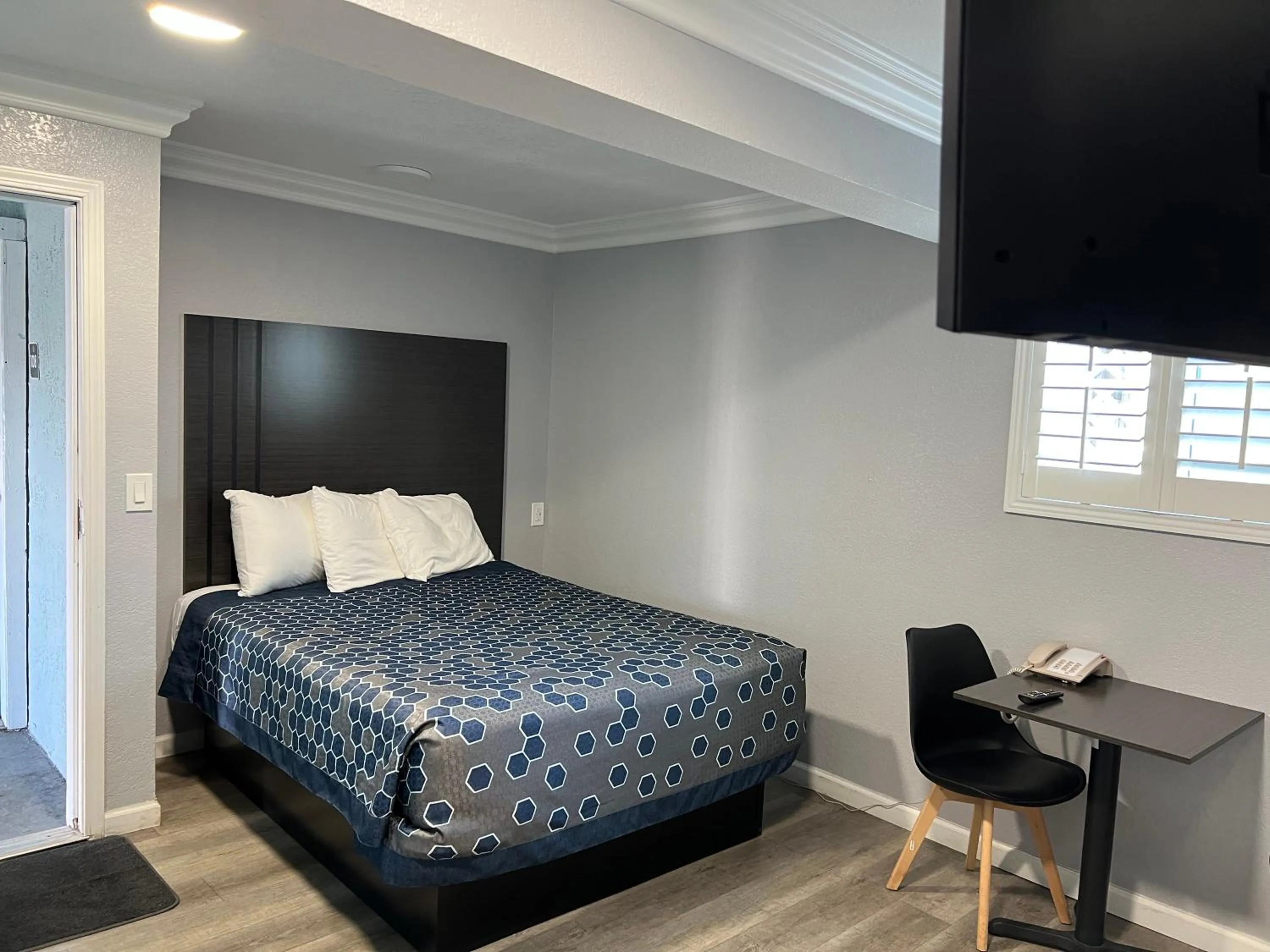 Bed in Sea Garden Inn