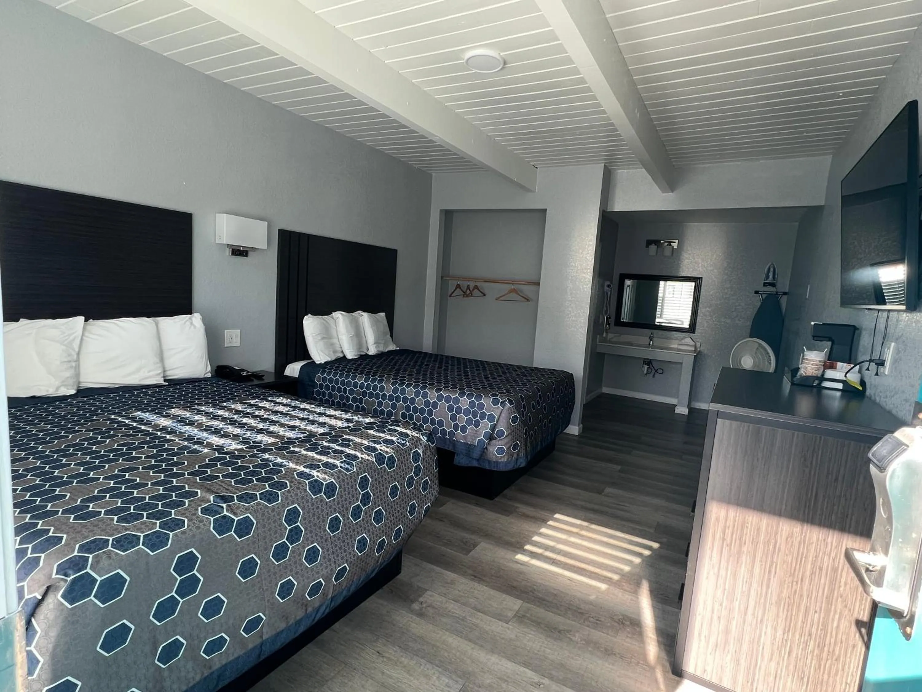 Bed in Sea Garden Inn