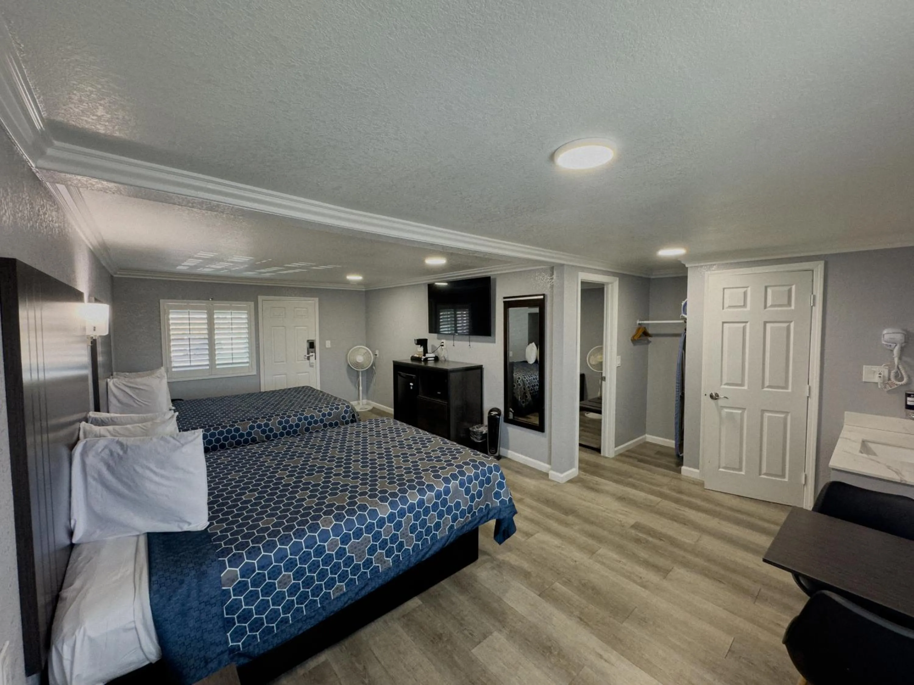 Bed in Sea Garden Inn