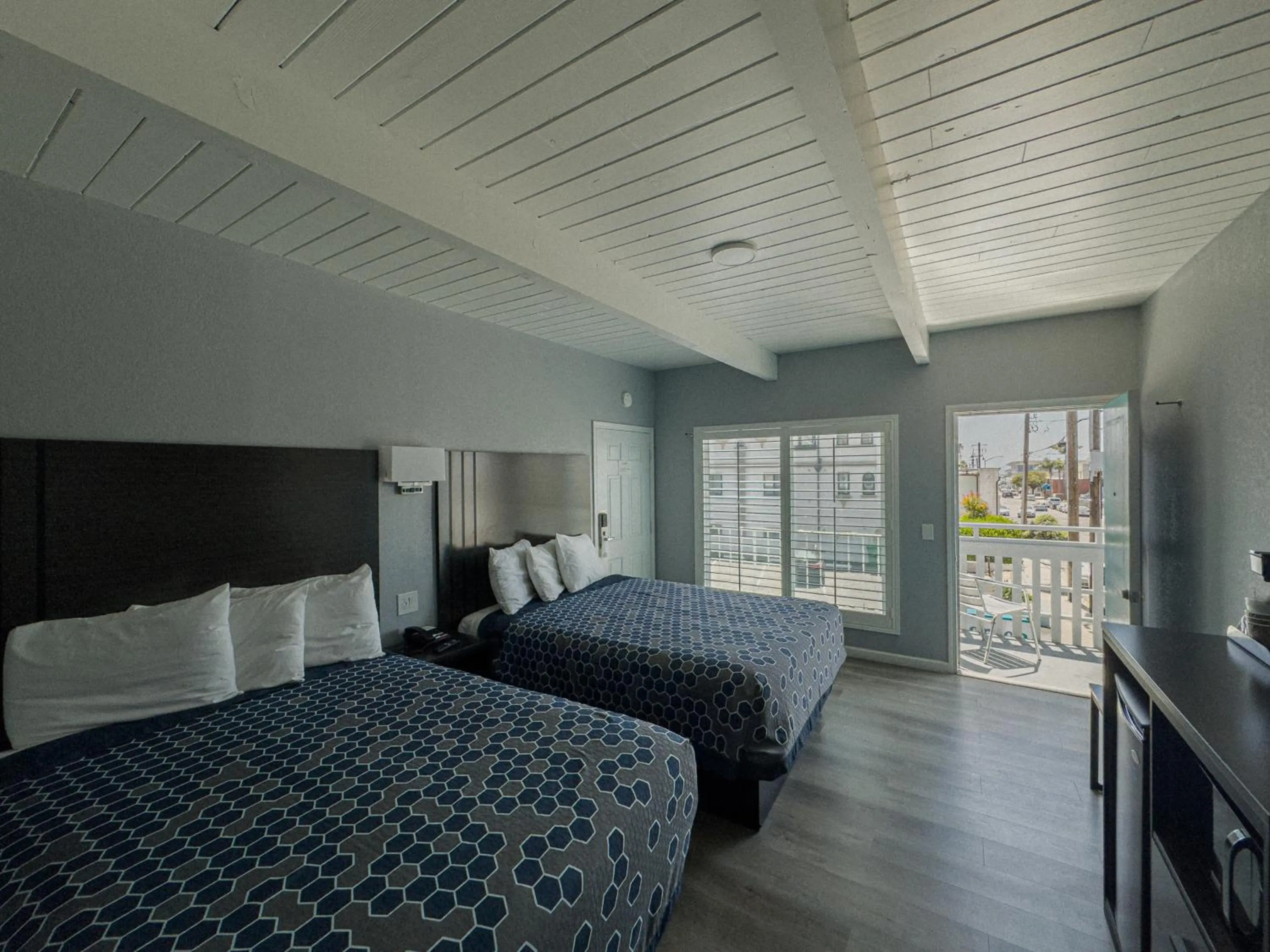 Bed in Sea Garden Inn