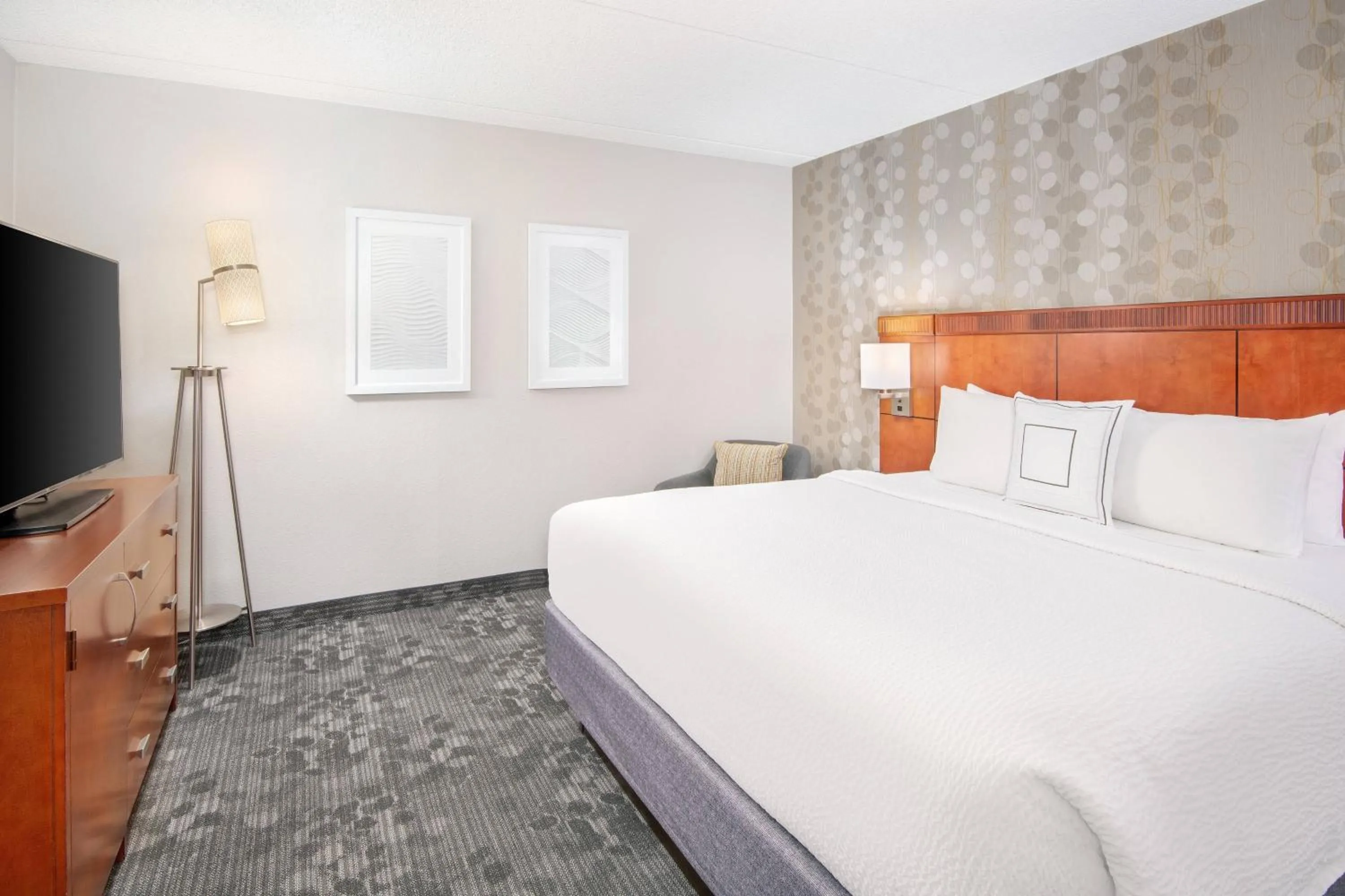 Bedroom, Bed in Courtyard by Marriott Birmingham Homewood