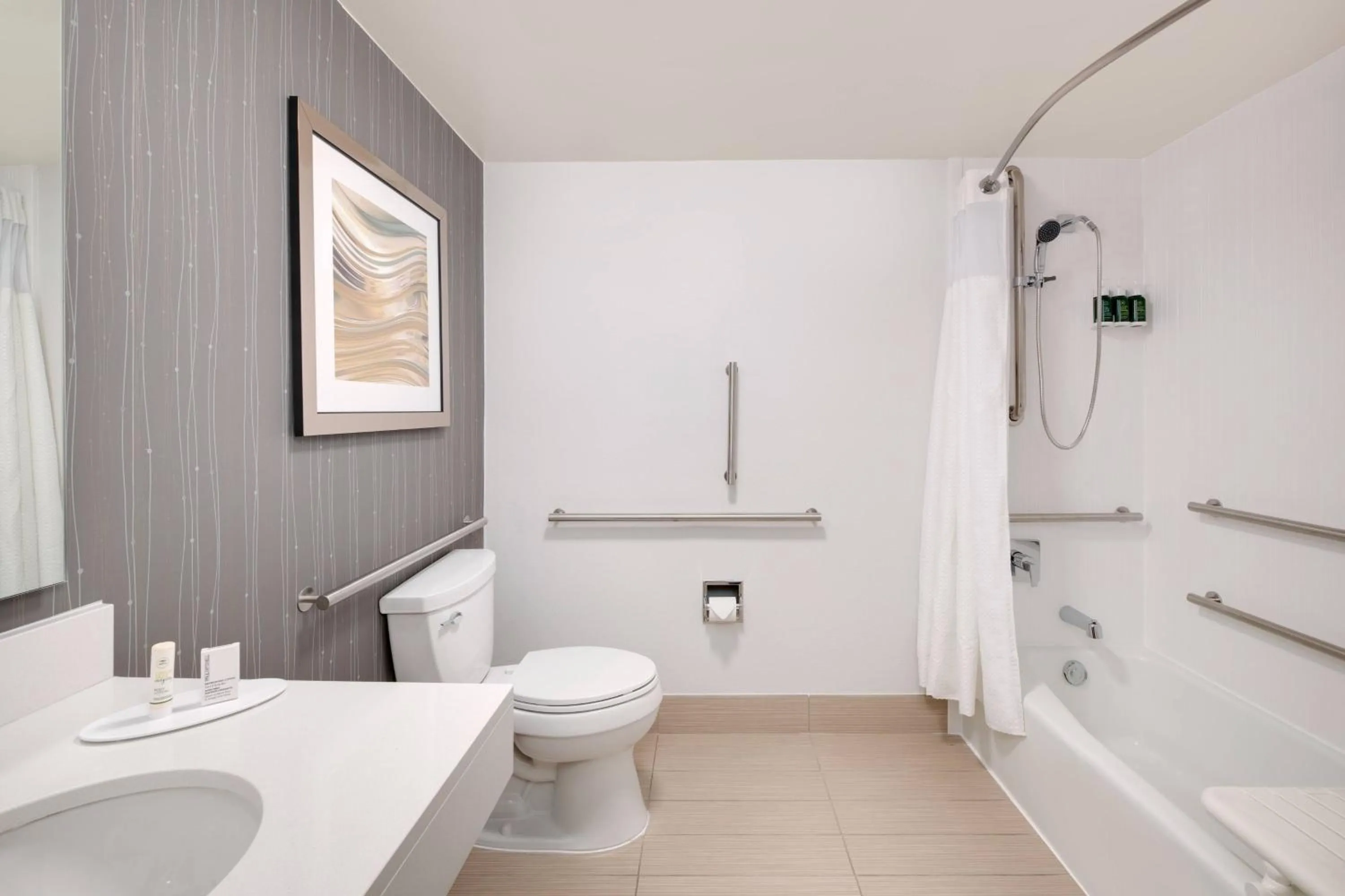 Bathroom in Courtyard by Marriott Birmingham Homewood