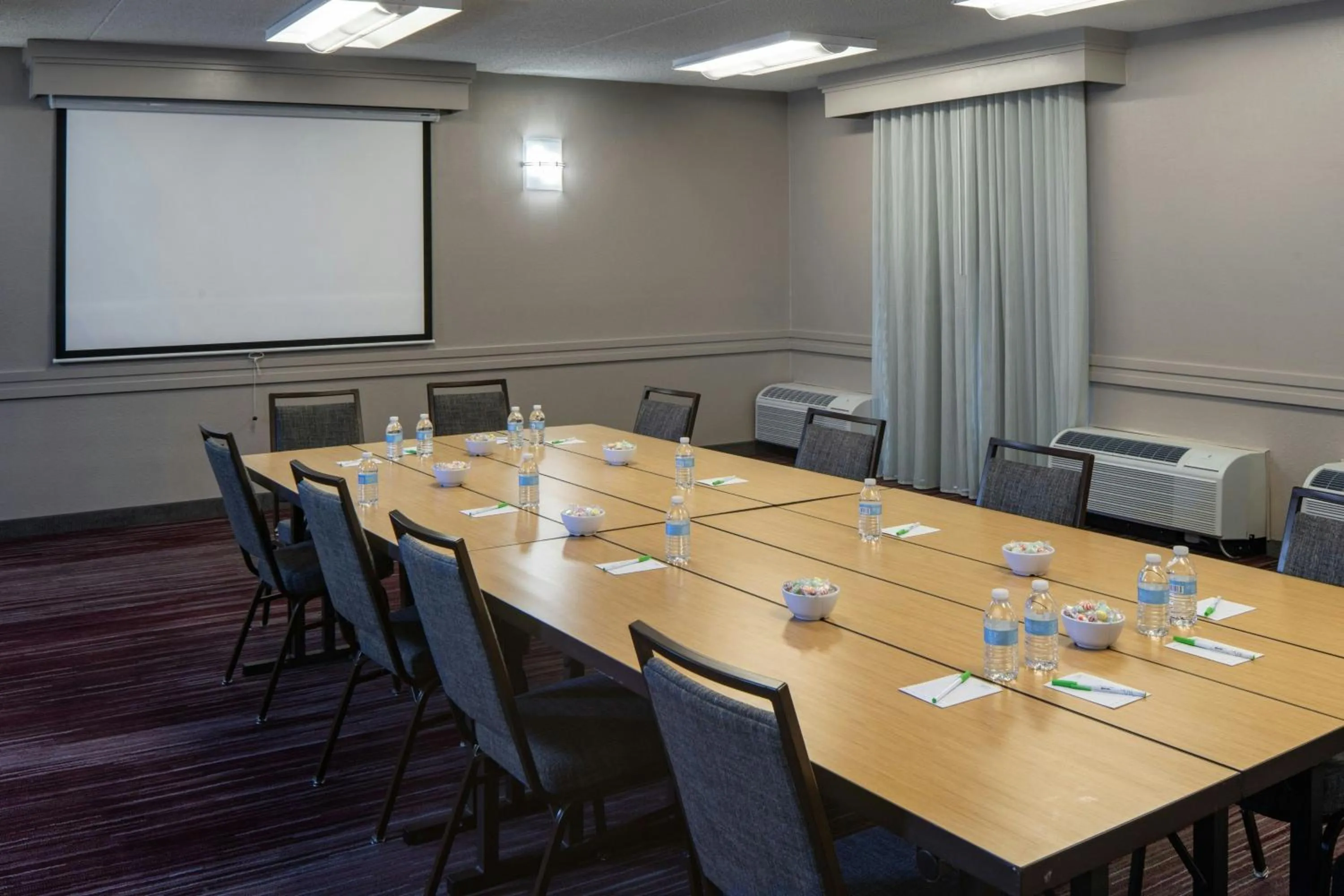 Meeting/conference room in Courtyard by Marriott Nashville Brentwood