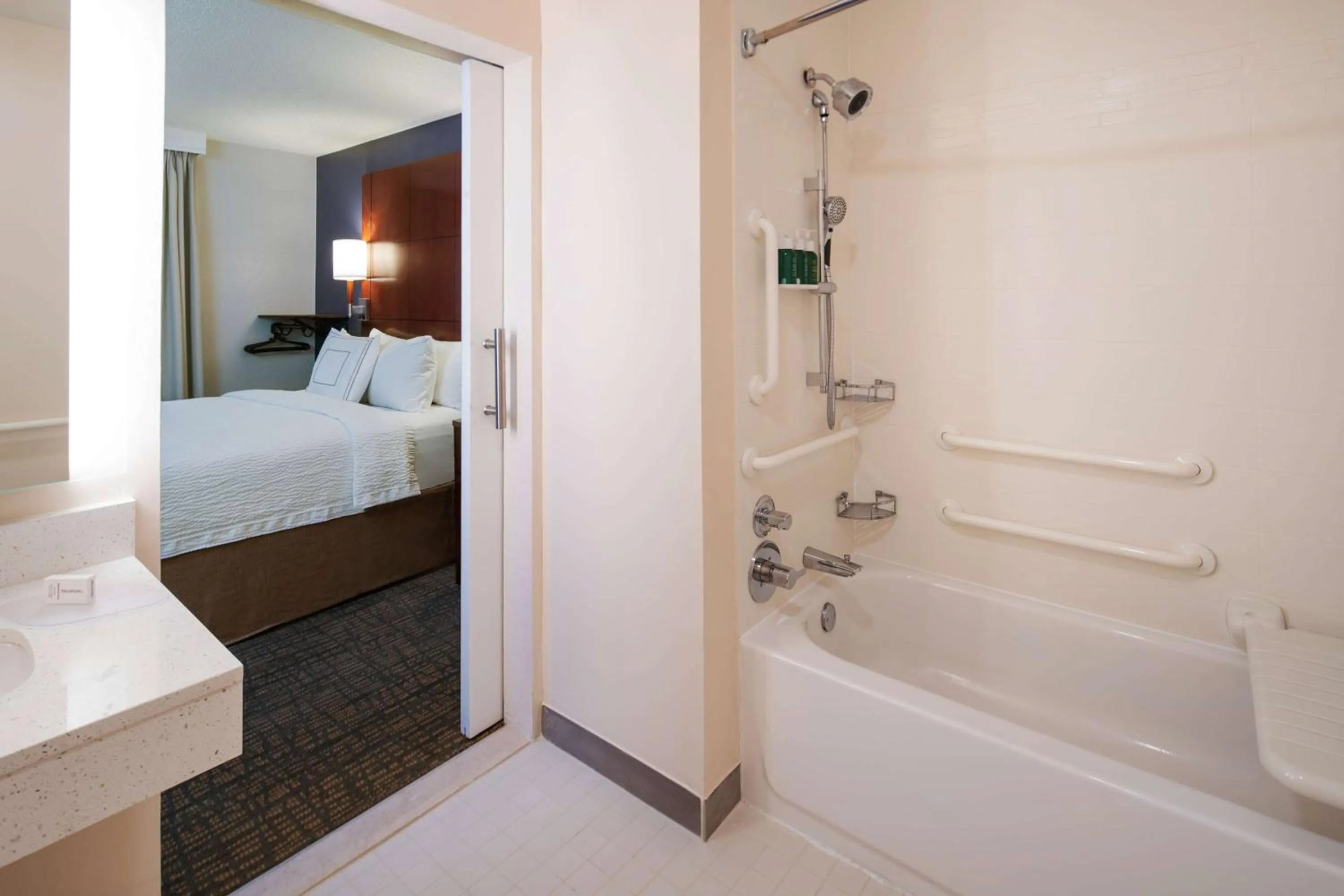 Bathroom, Bed in Sonesta ES Suites Nashville Brentwood