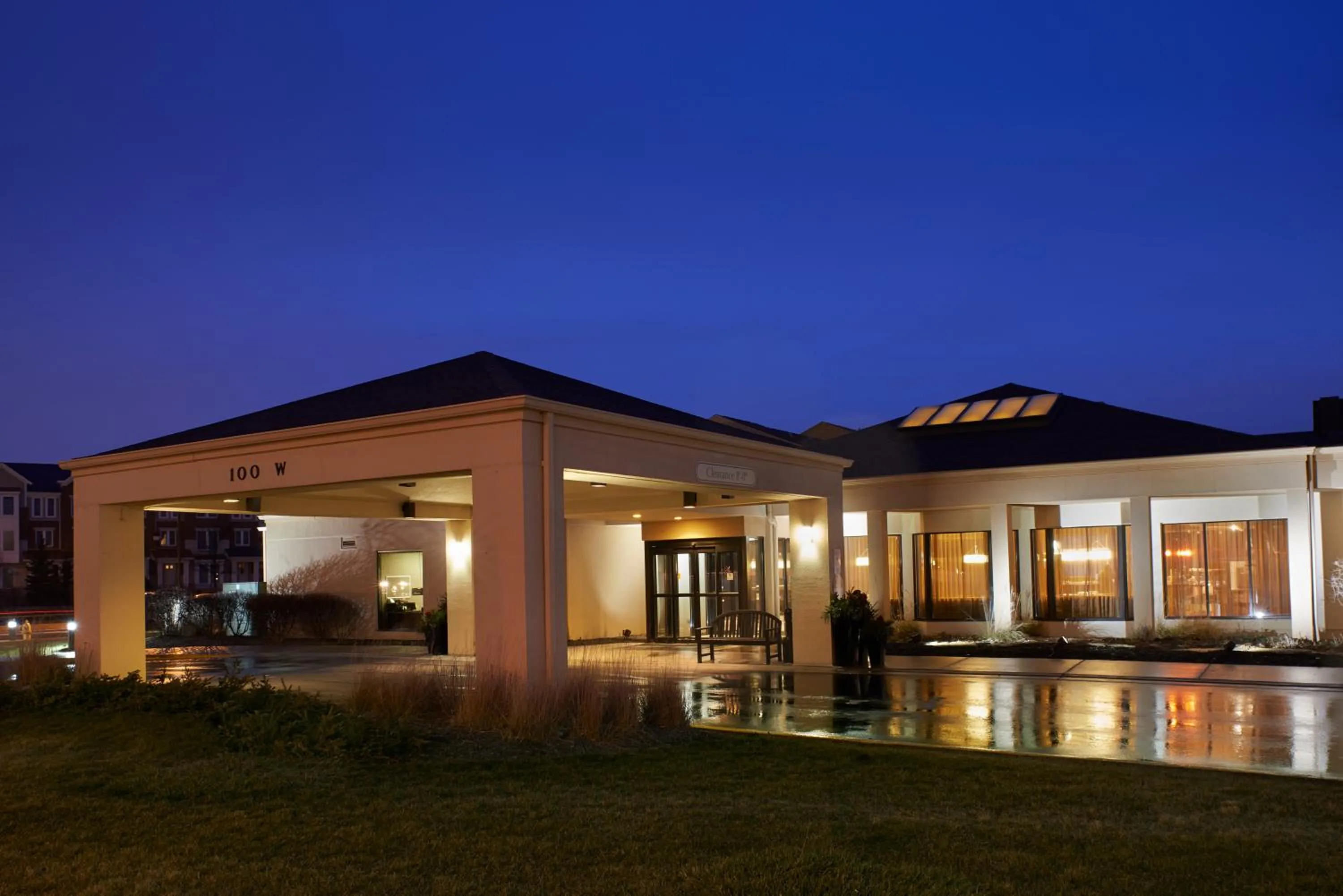 Property building in Courtyard Chicago Arlington Heights/South