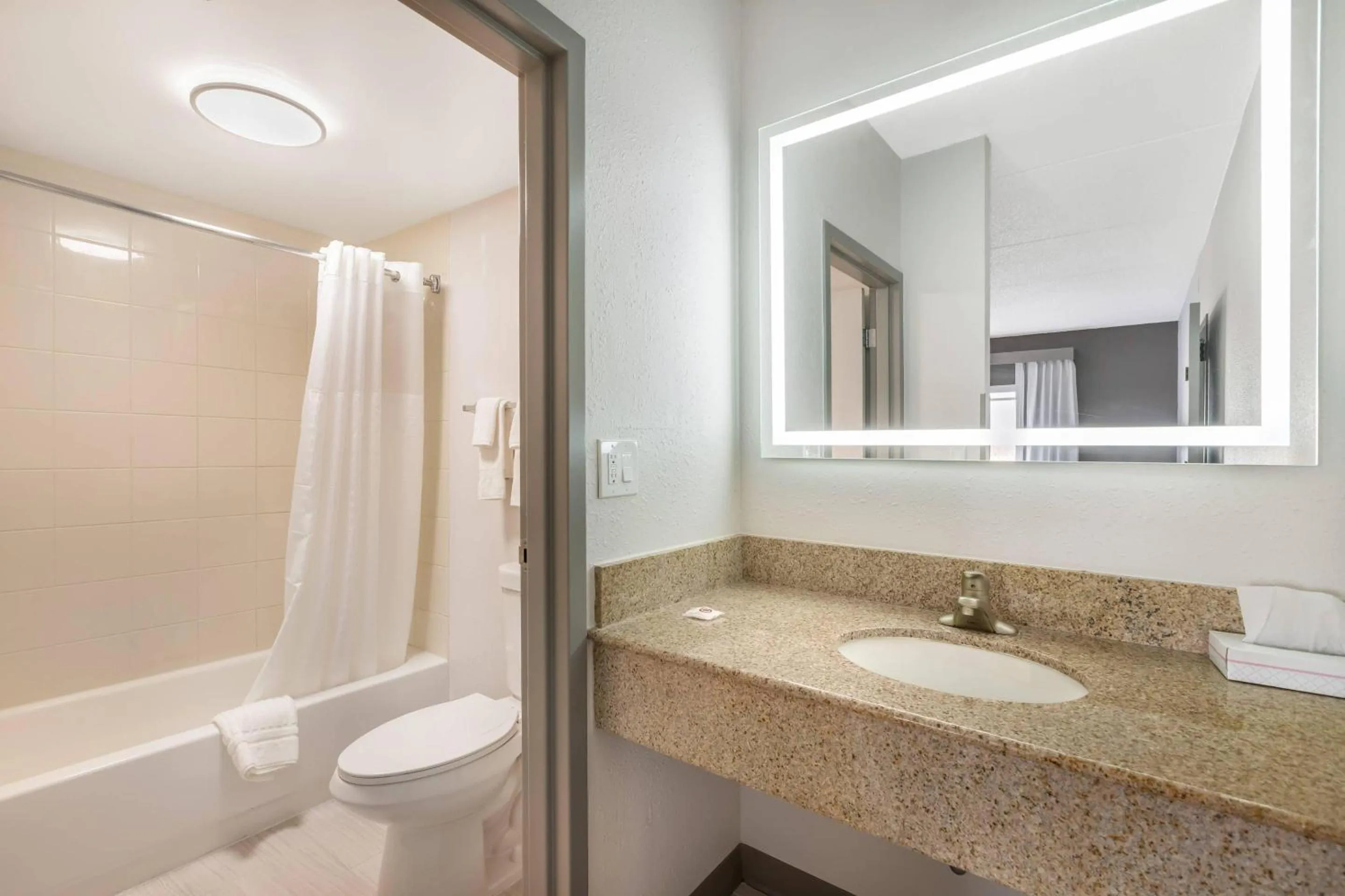 Bedroom in Comfort Inn & Suites Arlington Heights - Buffalo Grove