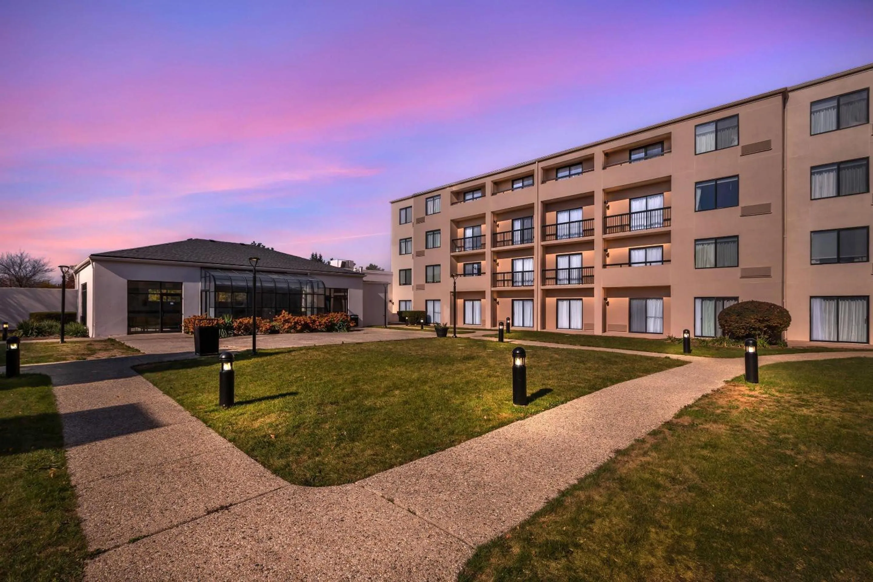 Property building in Comfort Inn & Suites Arlington Heights - Buffalo Grove