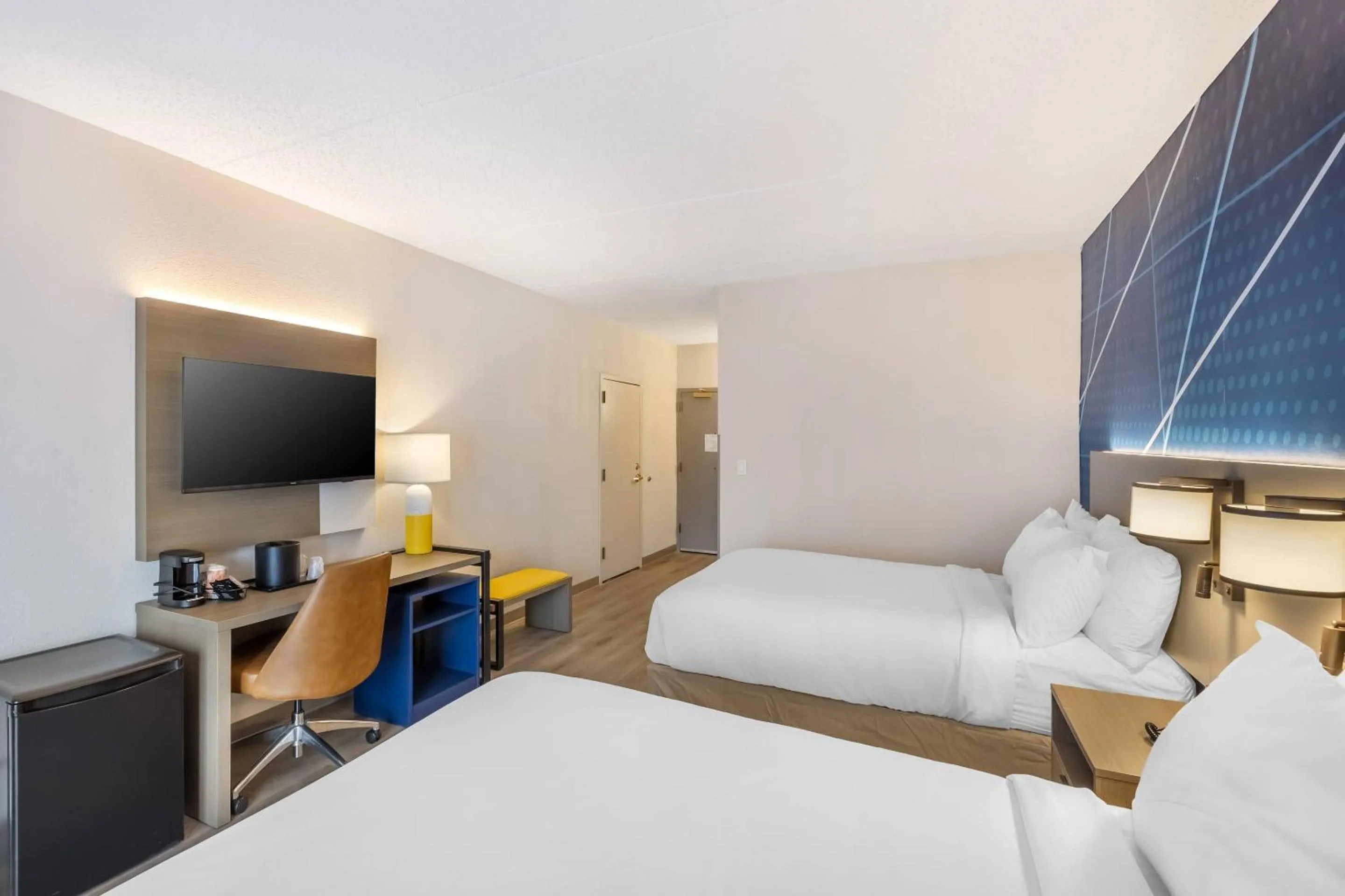 Bedroom, Bed in Comfort Inn & Suites Arlington Heights - Buffalo Grove