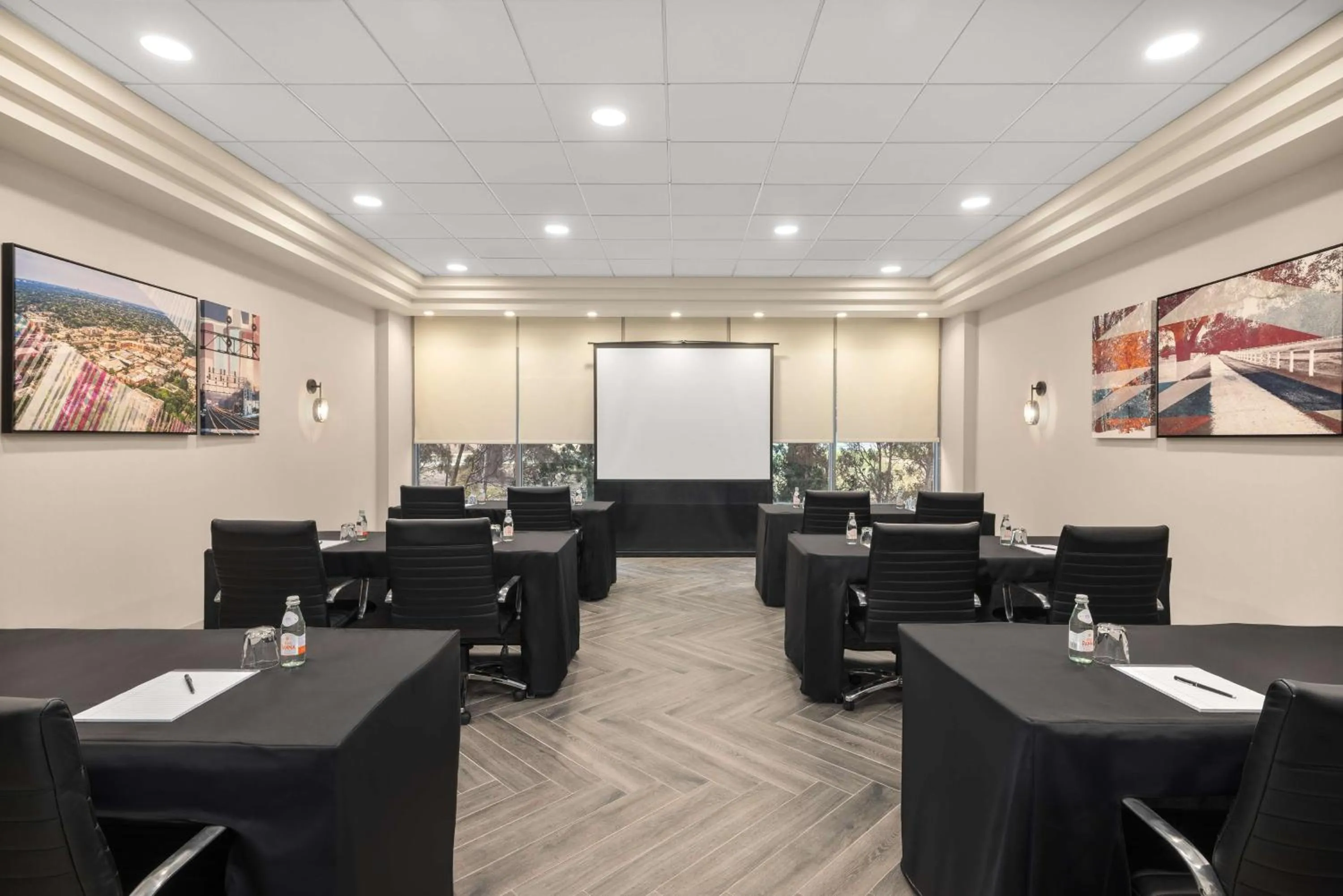 Meeting/conference room in Hampton Inn & Suites Downers Grove Chicago