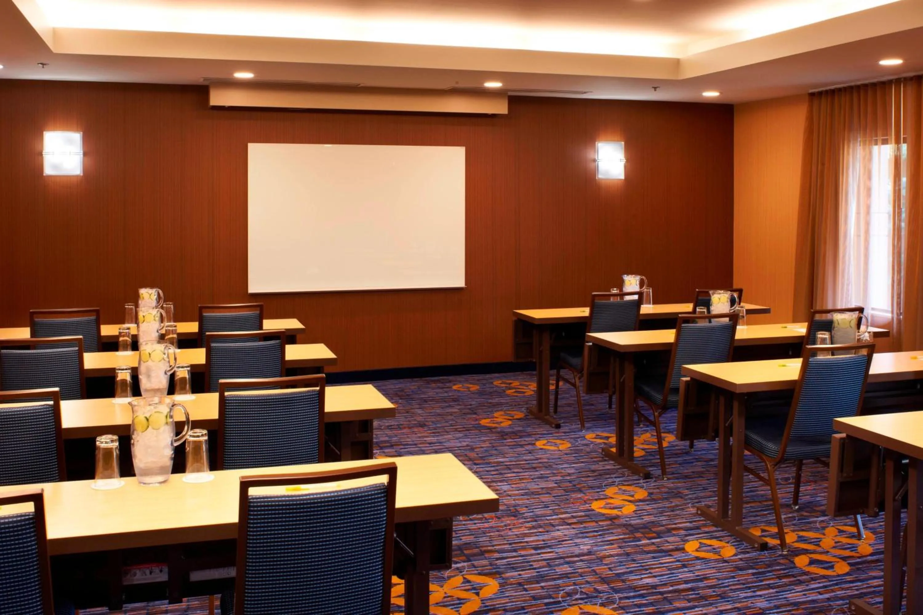 Meeting/conference room in Courtyard by Marriott Cleveland Westlake