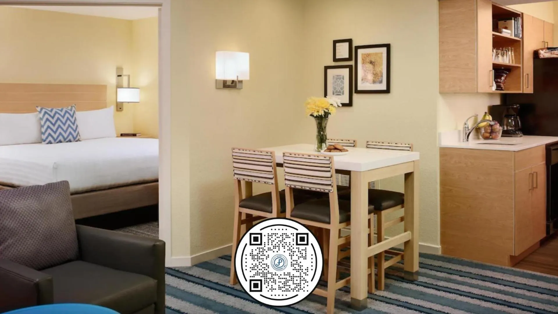 Bed in Sonesta Simply Suites Dublin Columbus