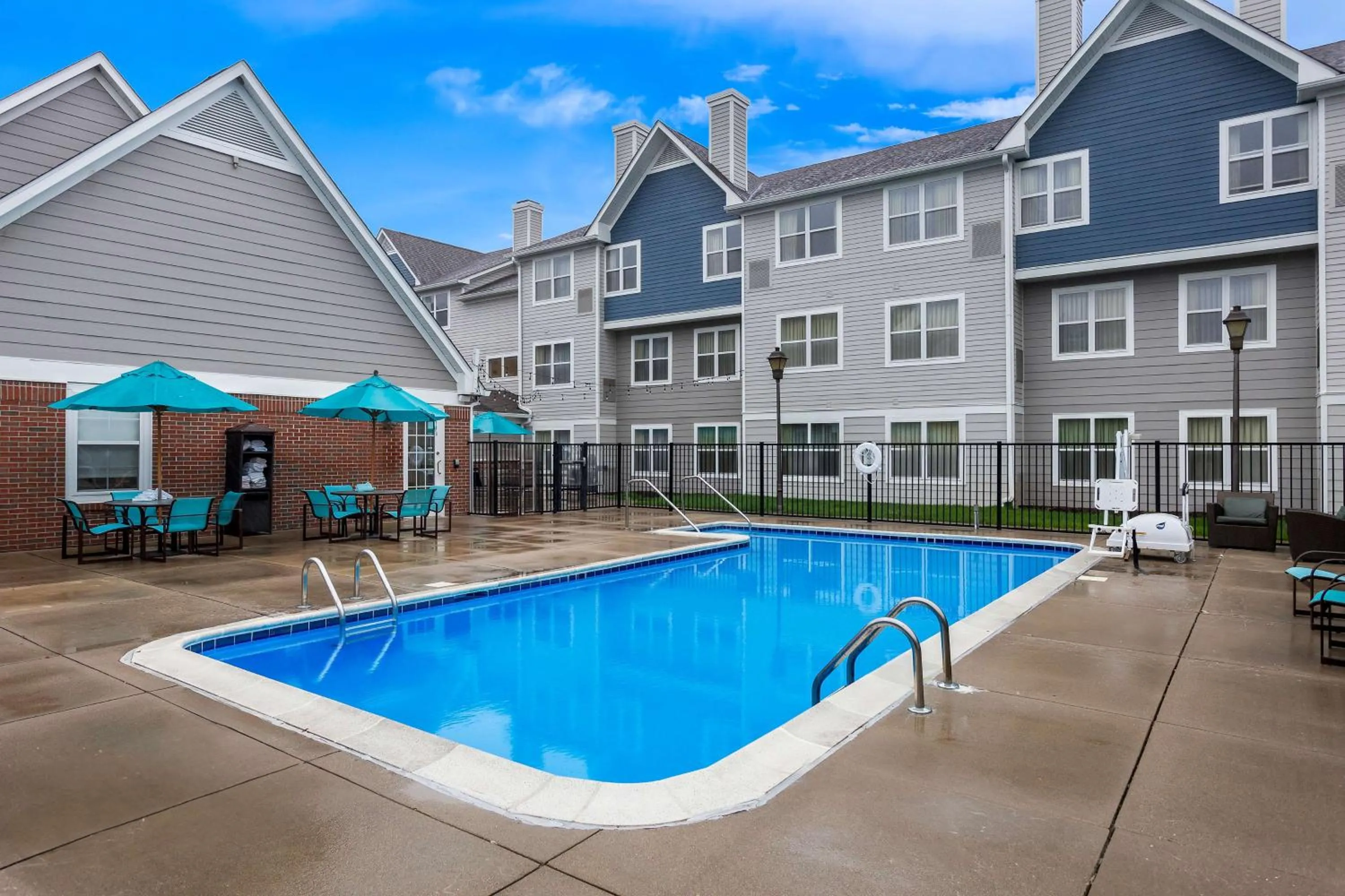 Pool view in Sonesta ES Suites Charleston