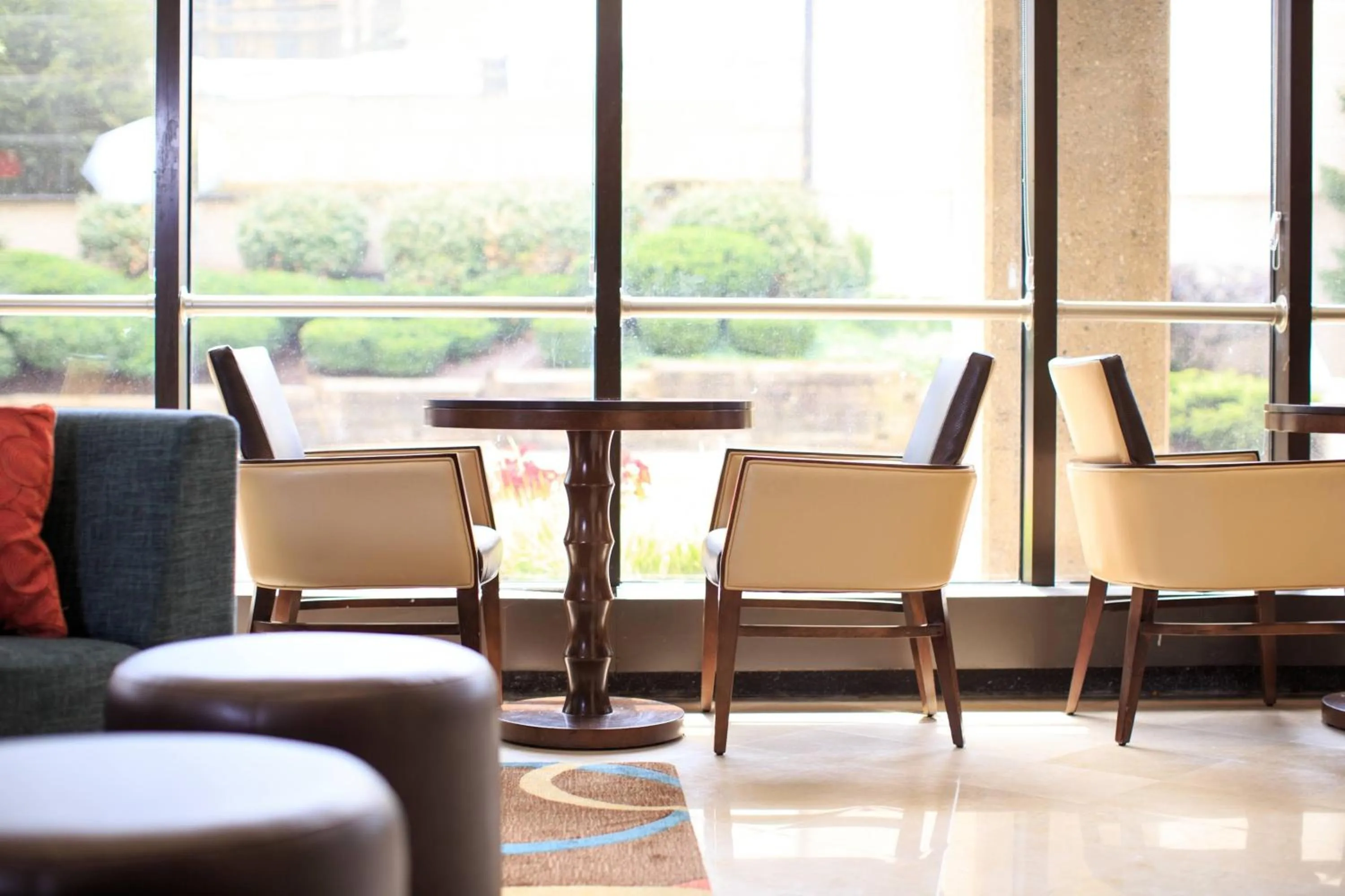 Lounge or bar in Charleston Marriott Town Center
