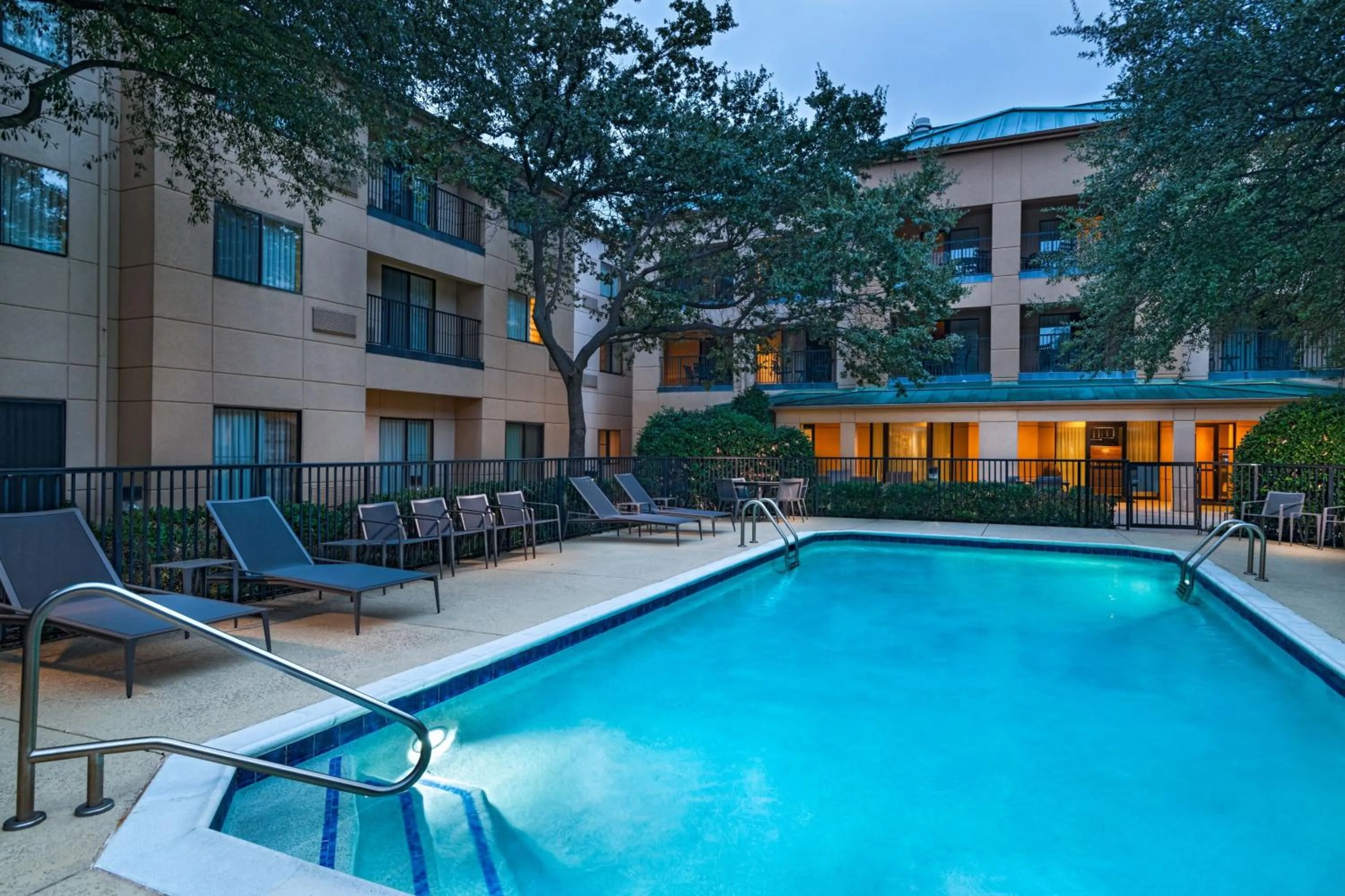 Swimming pool in Courtyard by Marriott Dallas Plano in Legacy Park
