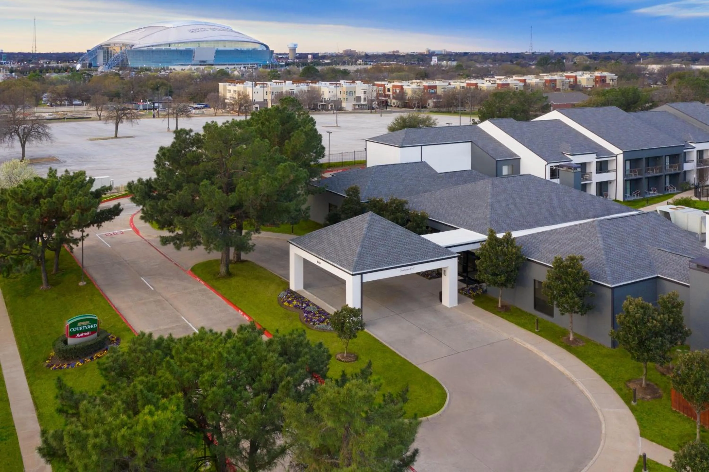 Property building in Courtyard by Marriott Dallas Arlington Entertainment District