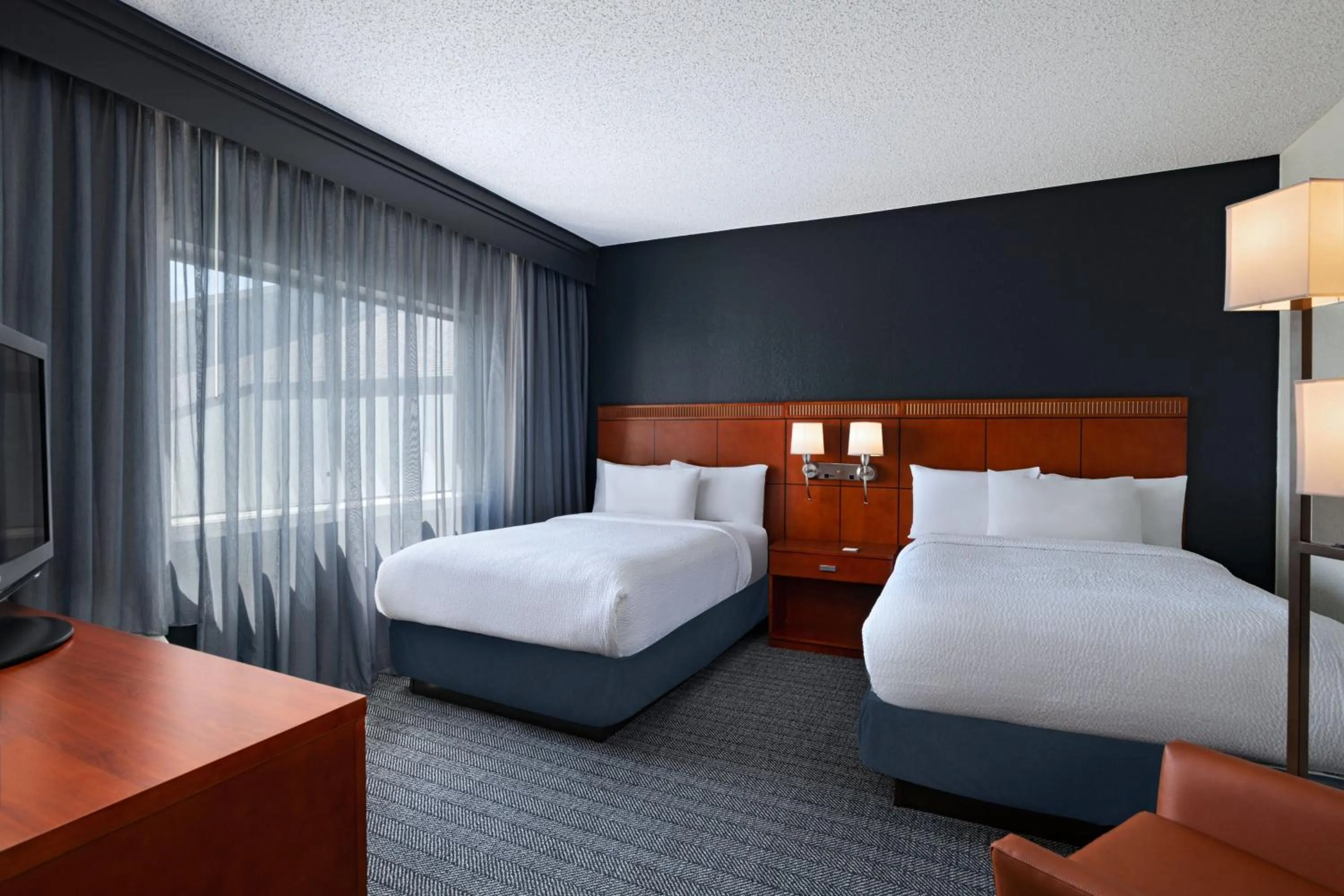 Bedroom, Bed in Courtyard by Marriott Dallas Arlington Entertainment District