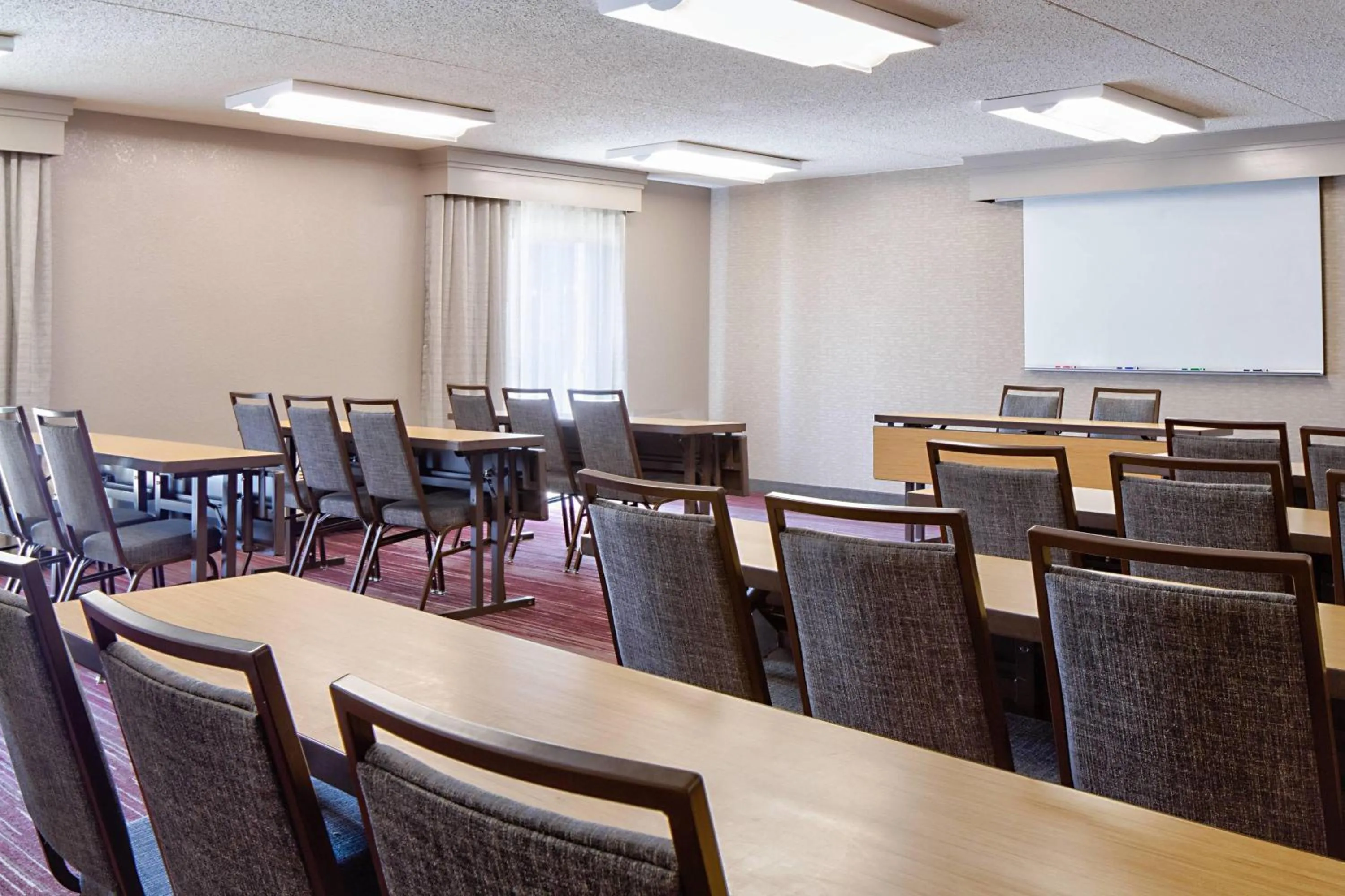 Meeting/conference room in Courtyard by Marriott Dallas Arlington Entertainment District