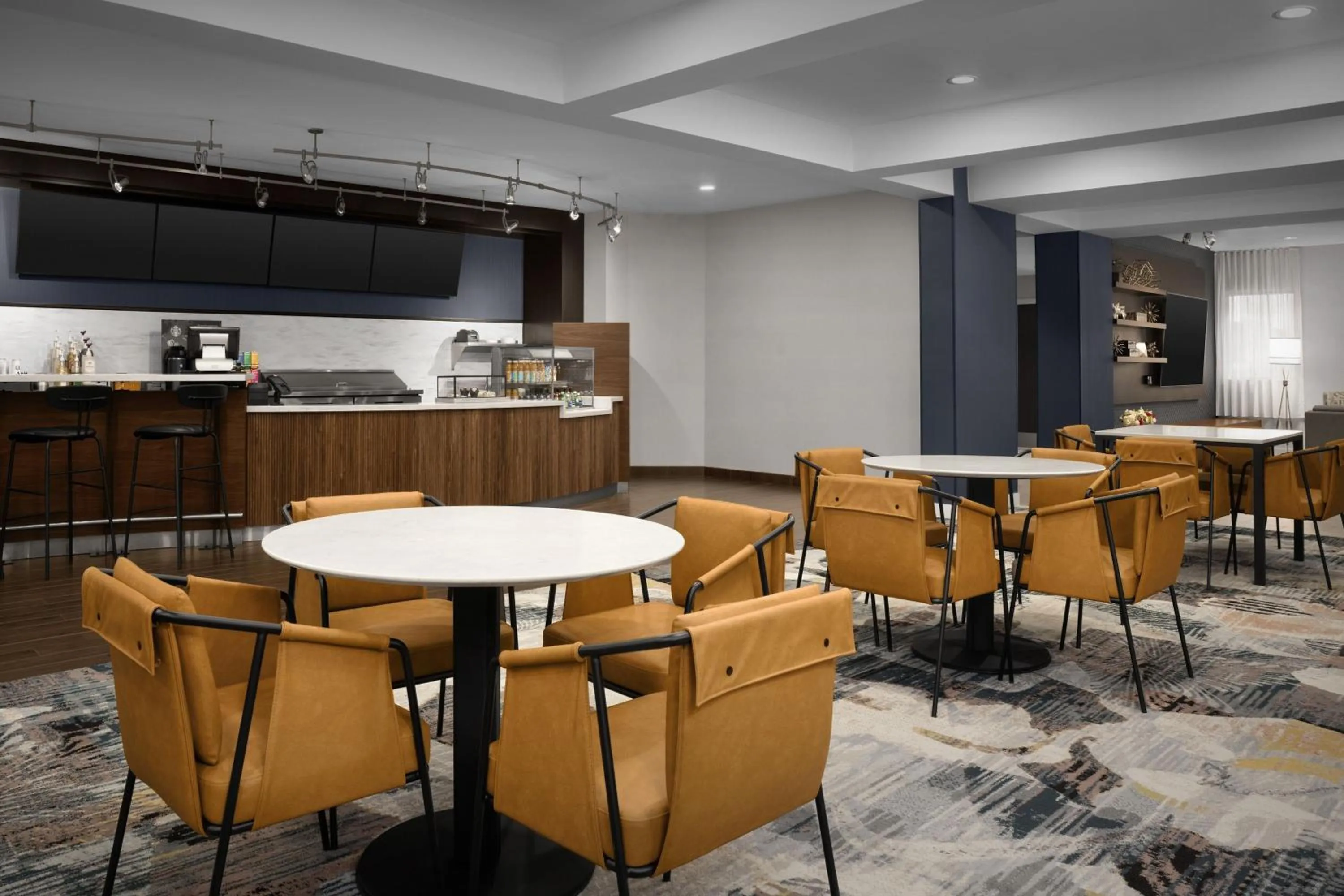 Breakfast in Courtyard Dallas Addison Quorum Drive