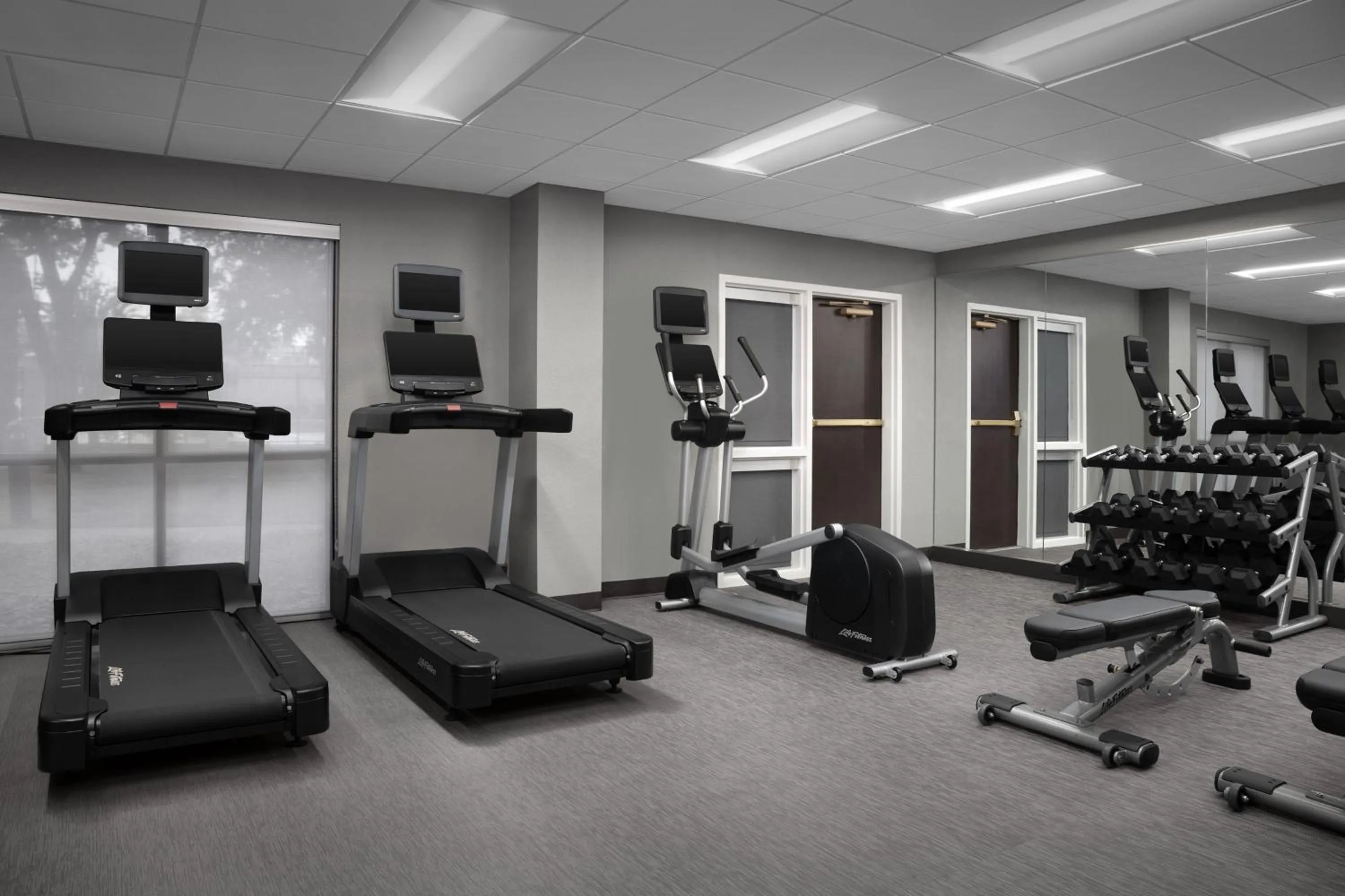 Fitness centre/facilities in Courtyard Dallas Addison Quorum Drive