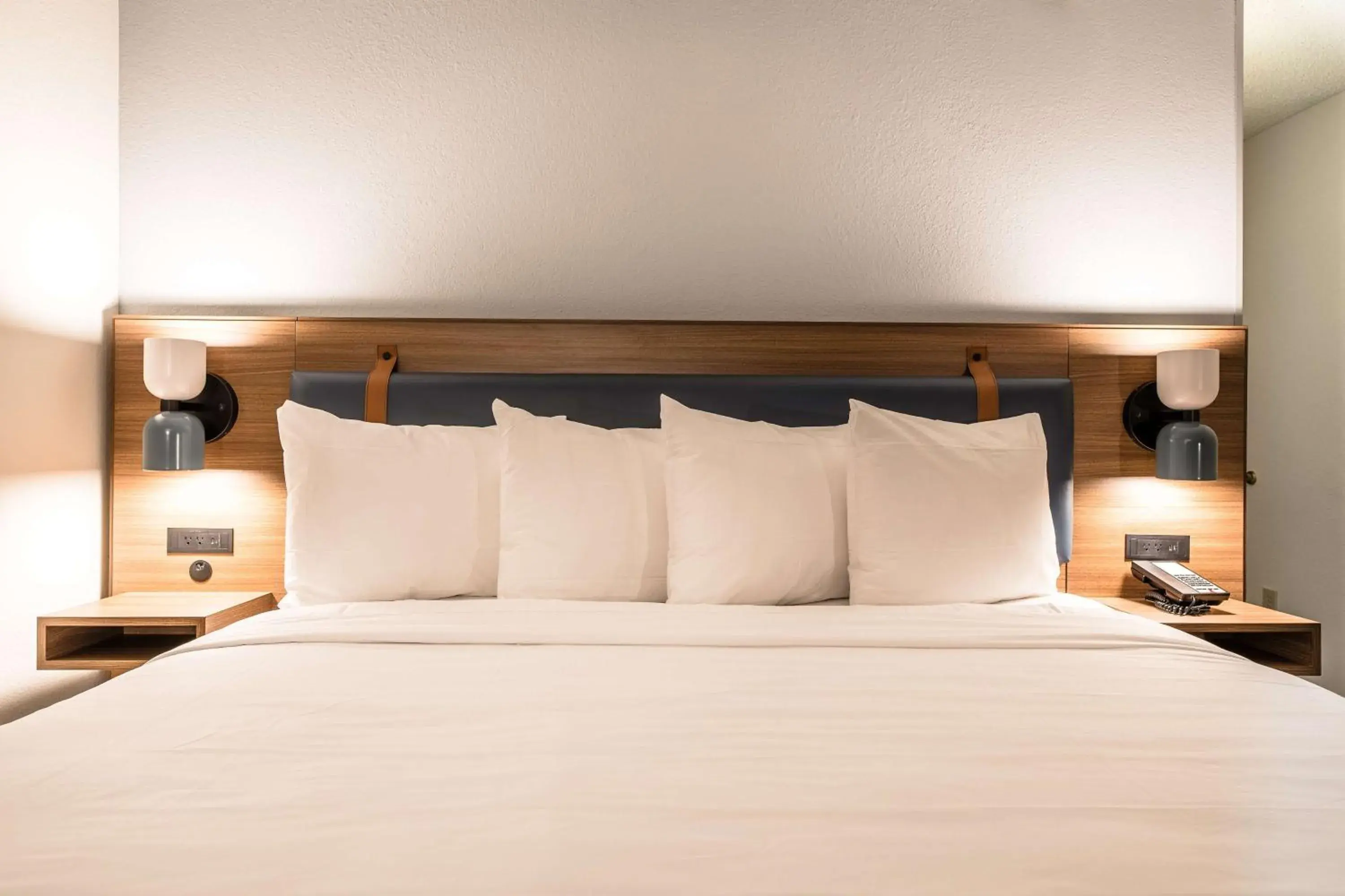 Deluxe - Balcony/Patio - King in Sonesta Select Dallas Richardson Deluxe - Balcony/Patio - King in Sonesta Select Dallas Richardson