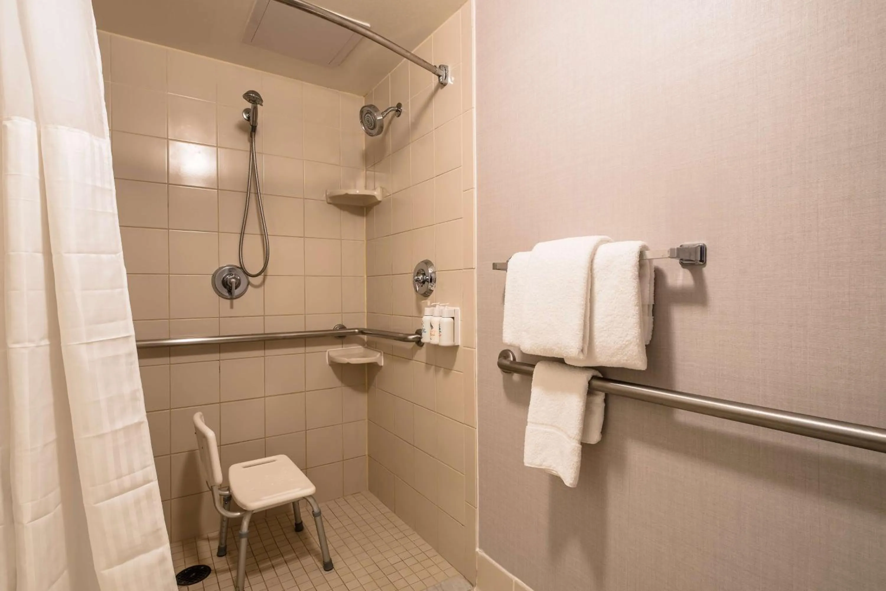 Bathroom in Sonesta Select Dallas Richardson