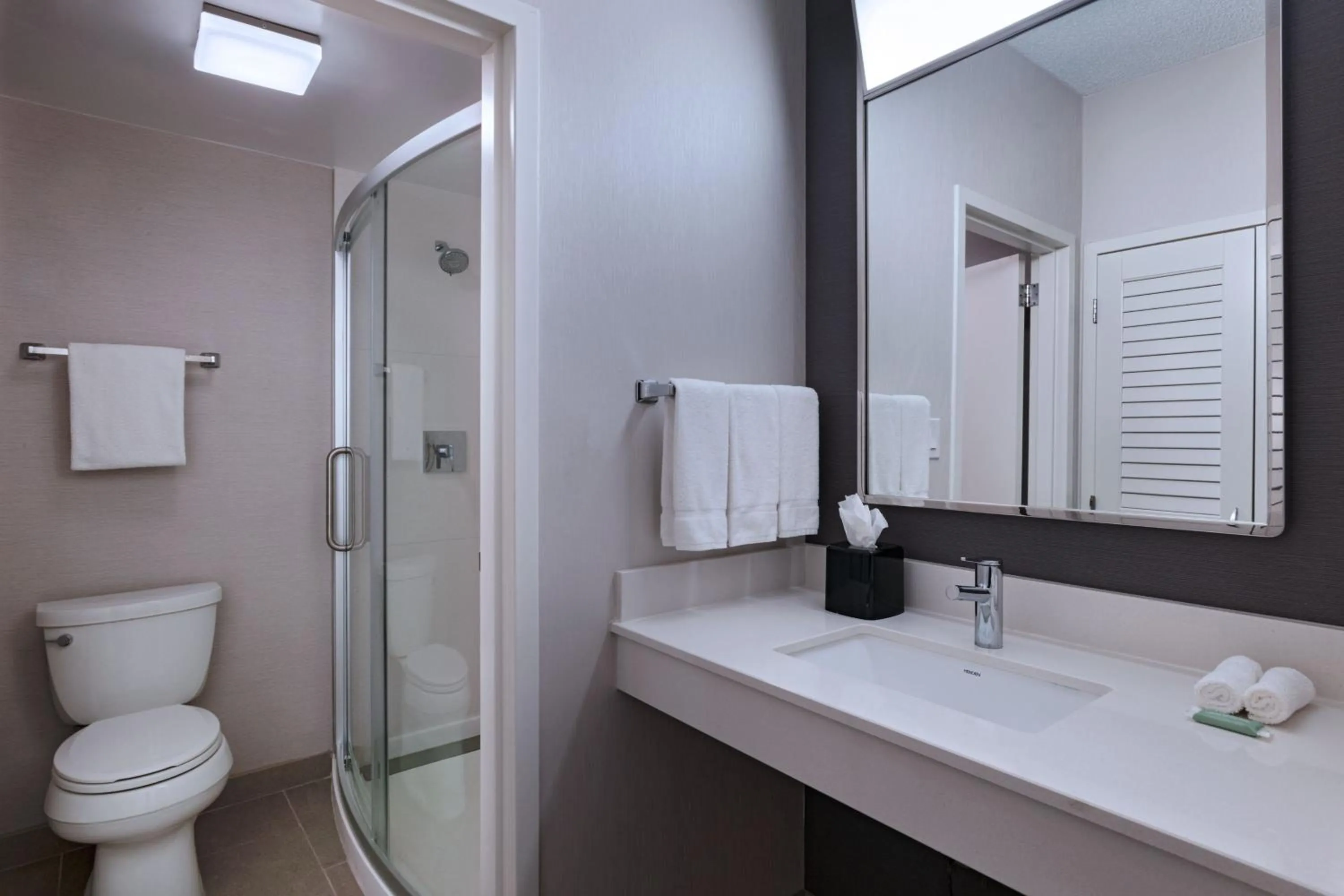 Bathroom in Courtyard by Marriott Dallas Richardson at Spring Valley