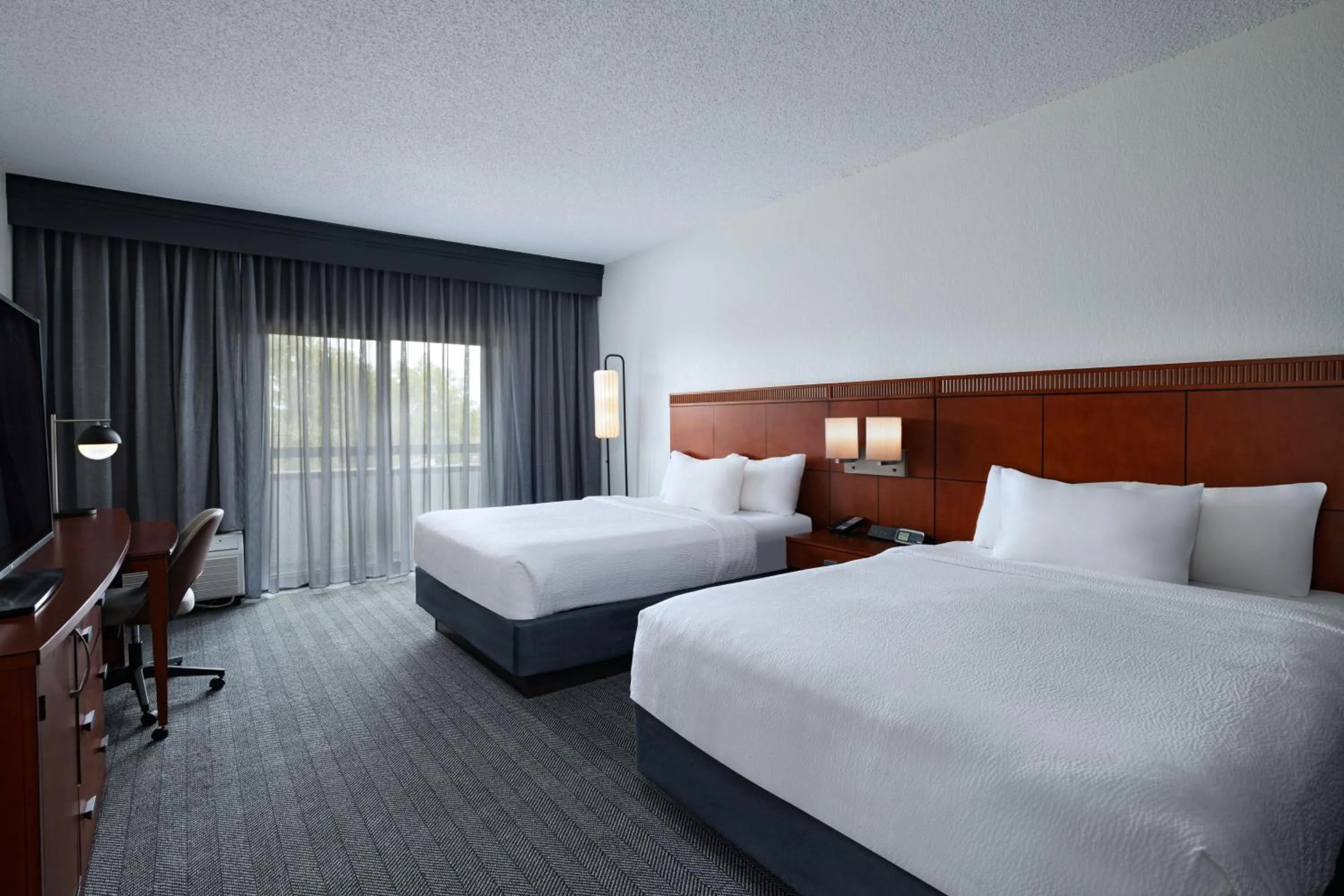 Photo of the whole room, Bed in Courtyard by Marriott Dallas Richardson at Spring Valley